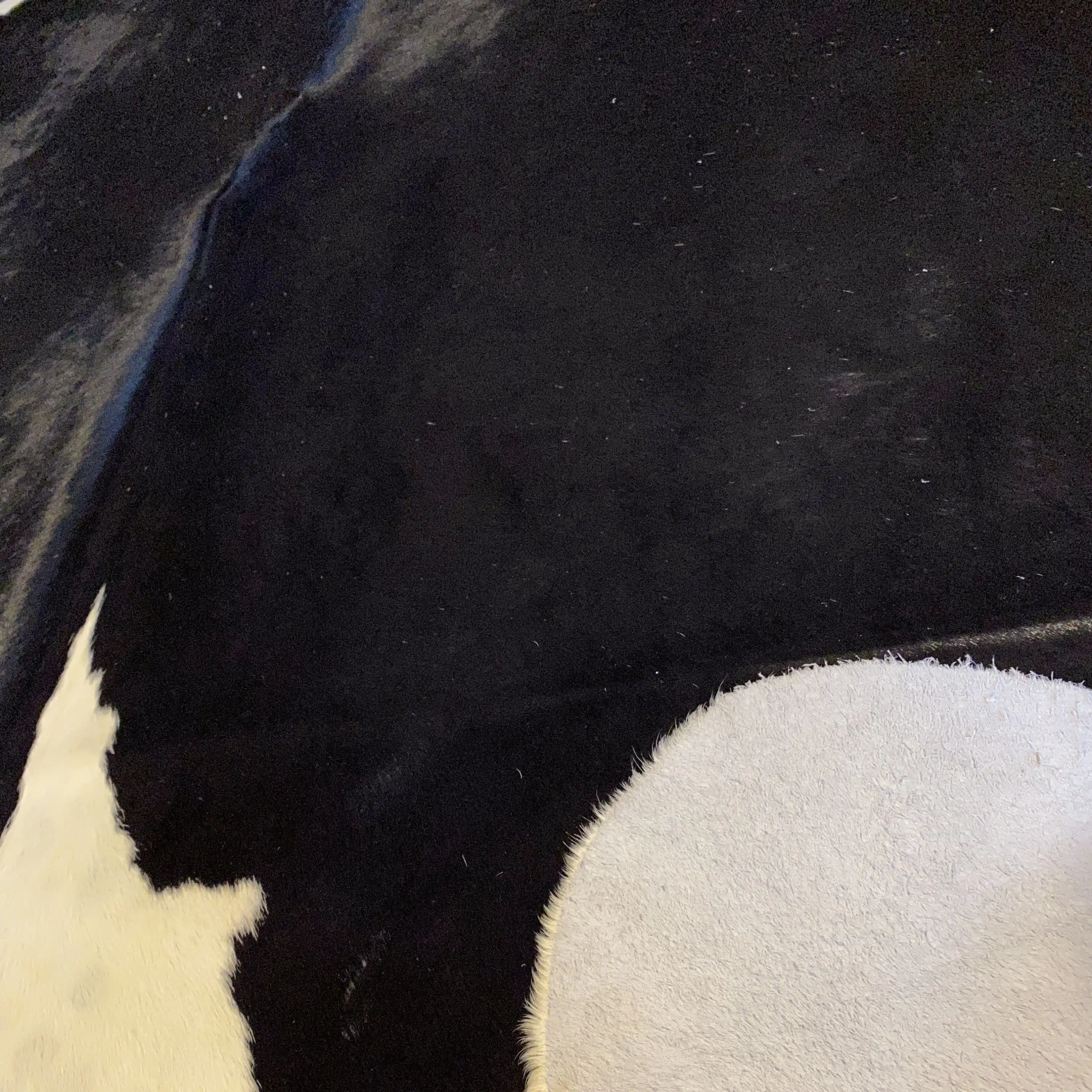 HAKİKİ DERİ DANA POSTU SİYAH - BEYAZ 220 x 255 - 0701000163