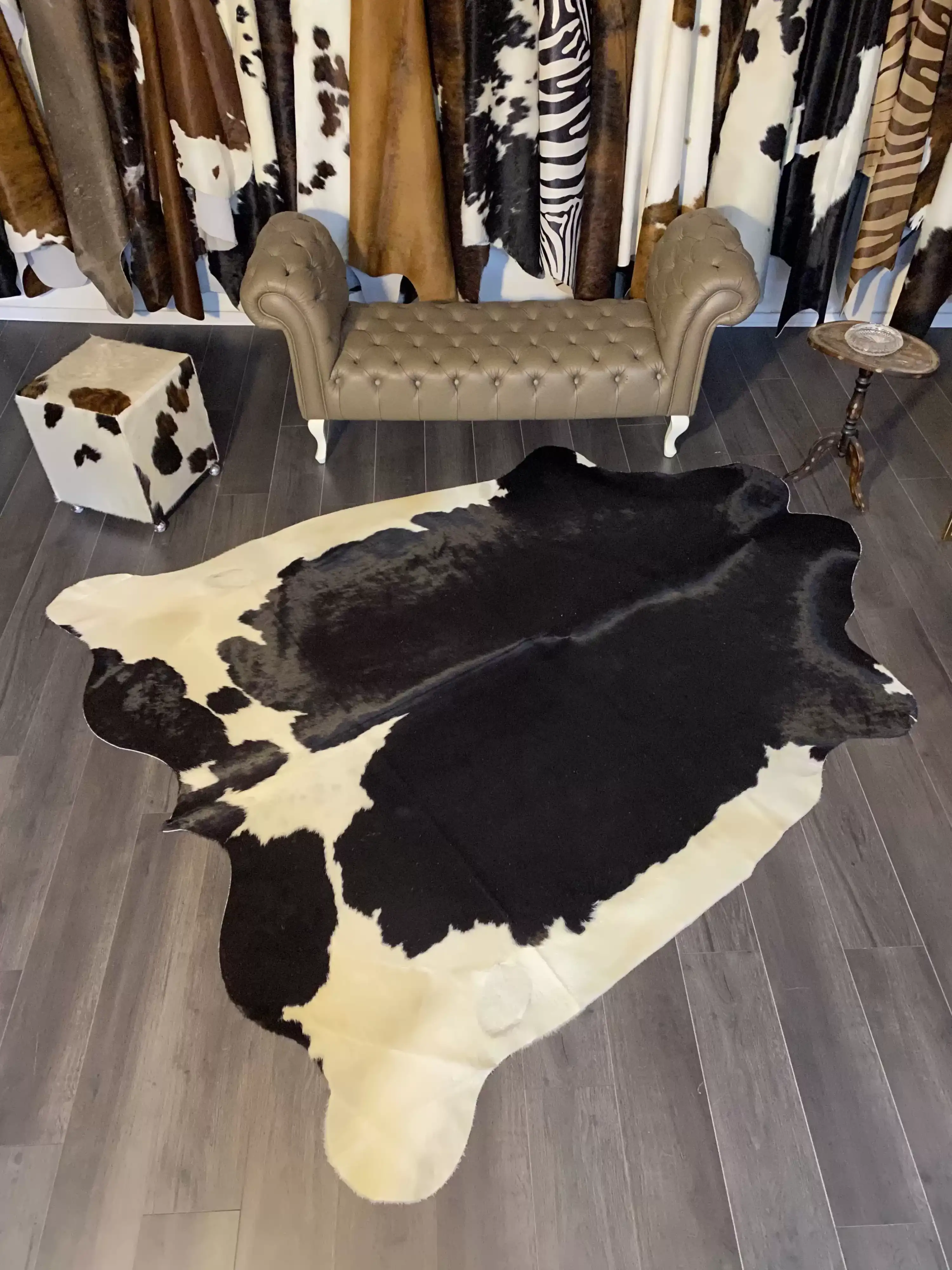 HAKİKİ DERİ DANA POSTU SİYAH - BEYAZ 220 x 255 - 0701000163