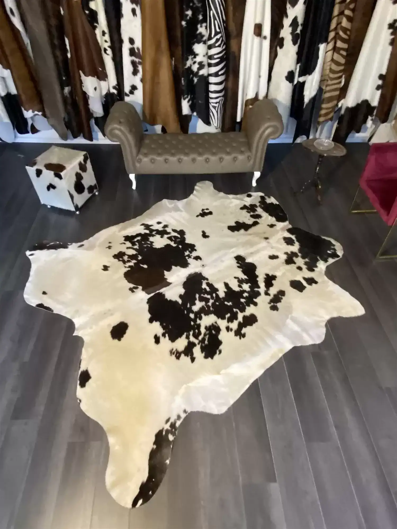 HAKİKİ DERİ DANA POSTU SİYAH - BEYAZ 230 x 255 - 0701000136