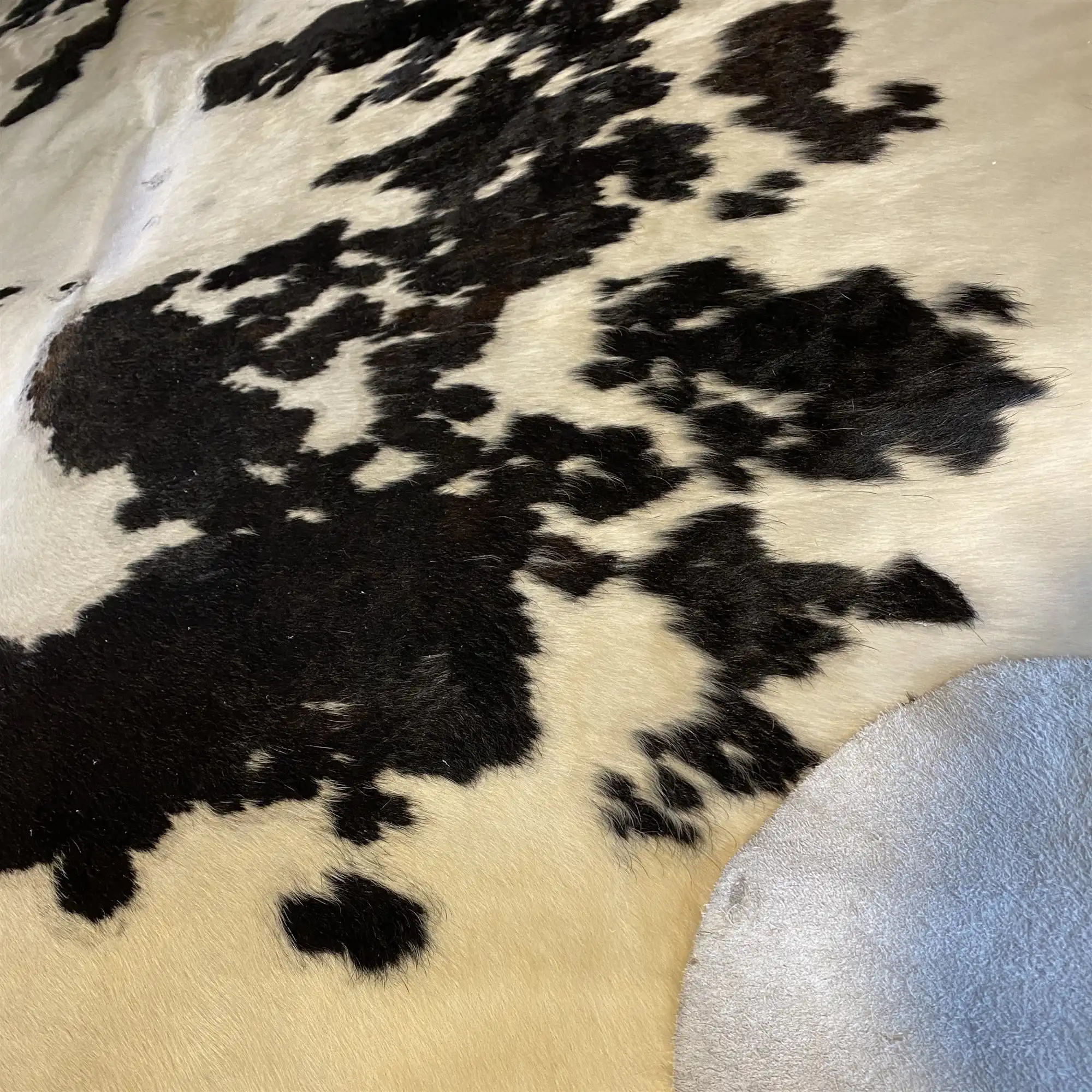 HAKİKİ DERİ DANA POSTU SİYAH - BEYAZ 230 x 255 - 0701000136