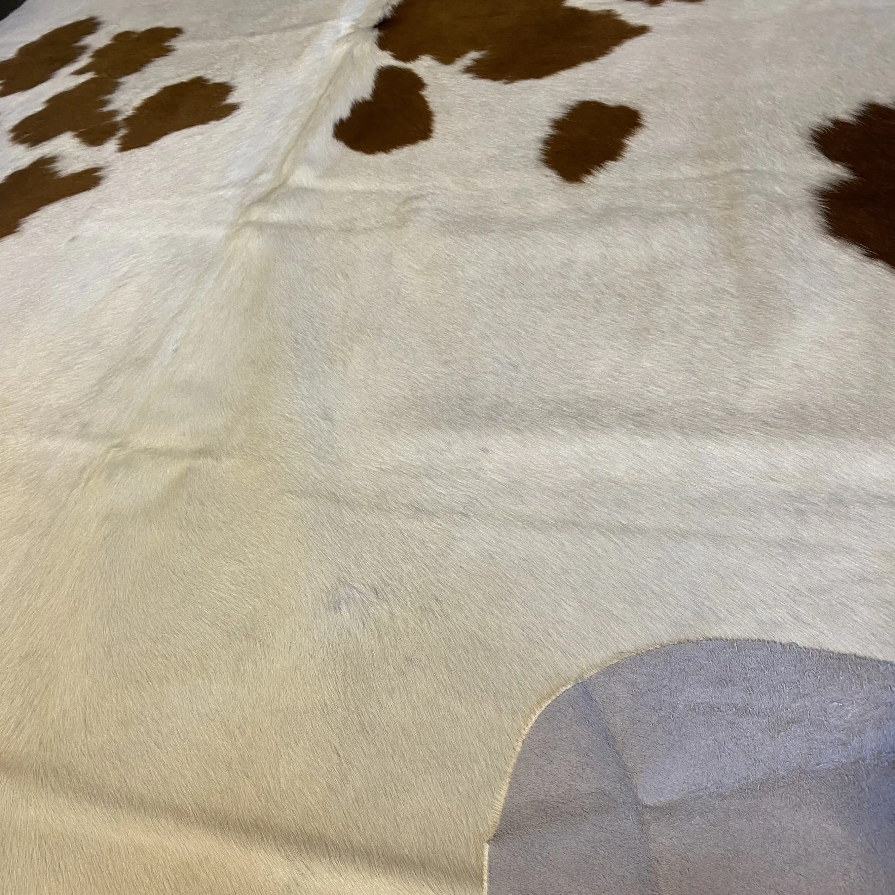 HAKİKİ DERİ DANA POSTU KAHVE - BEYAZ 205 x 250 - 0801000067