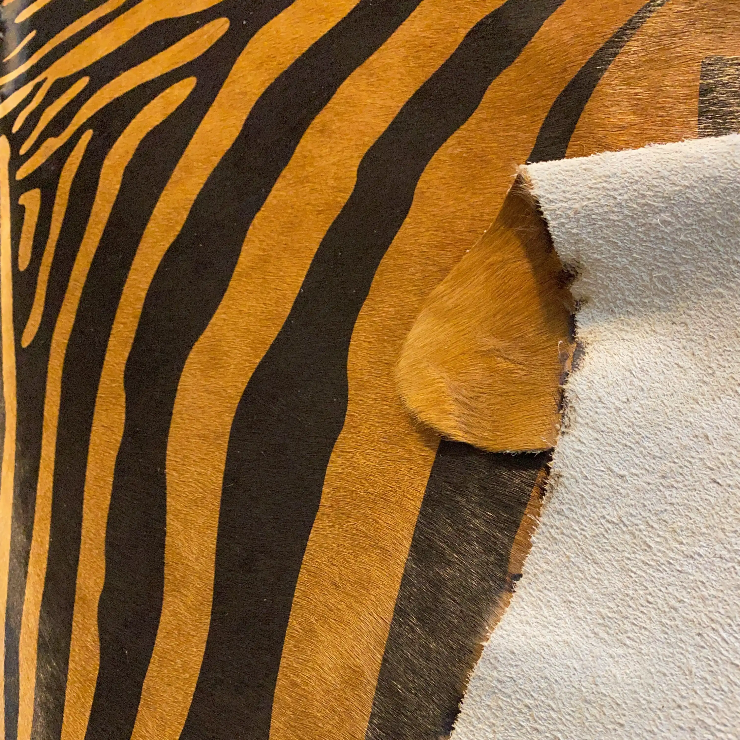 HAKİKİ DERİ DANA POSTU KAHVE ZEBRA 190 x 230 - 1101000004