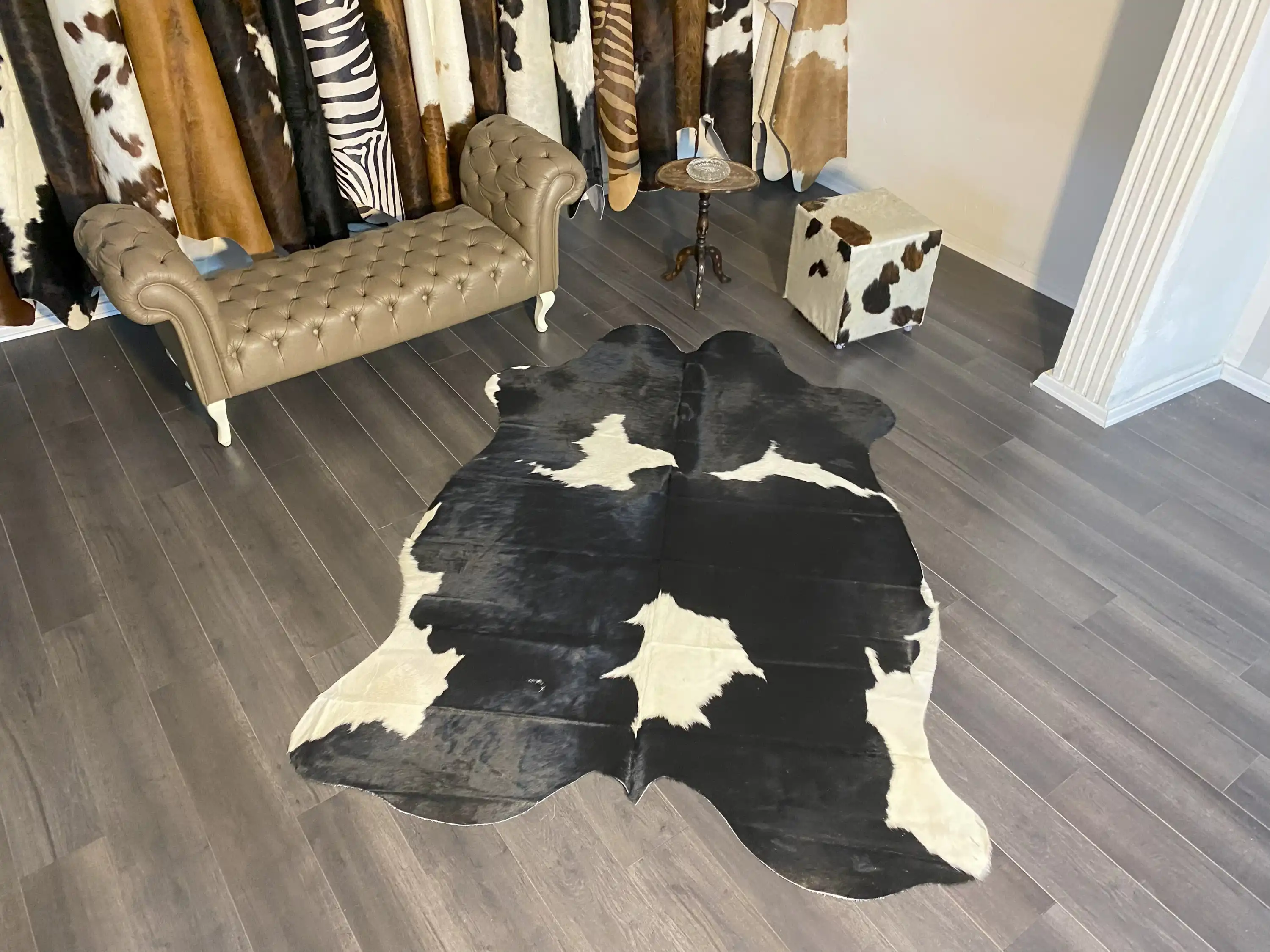 HAKİKİ DERİ DANA POSTU SİYAH - BEYAZ 175 x 240 - 0701000088