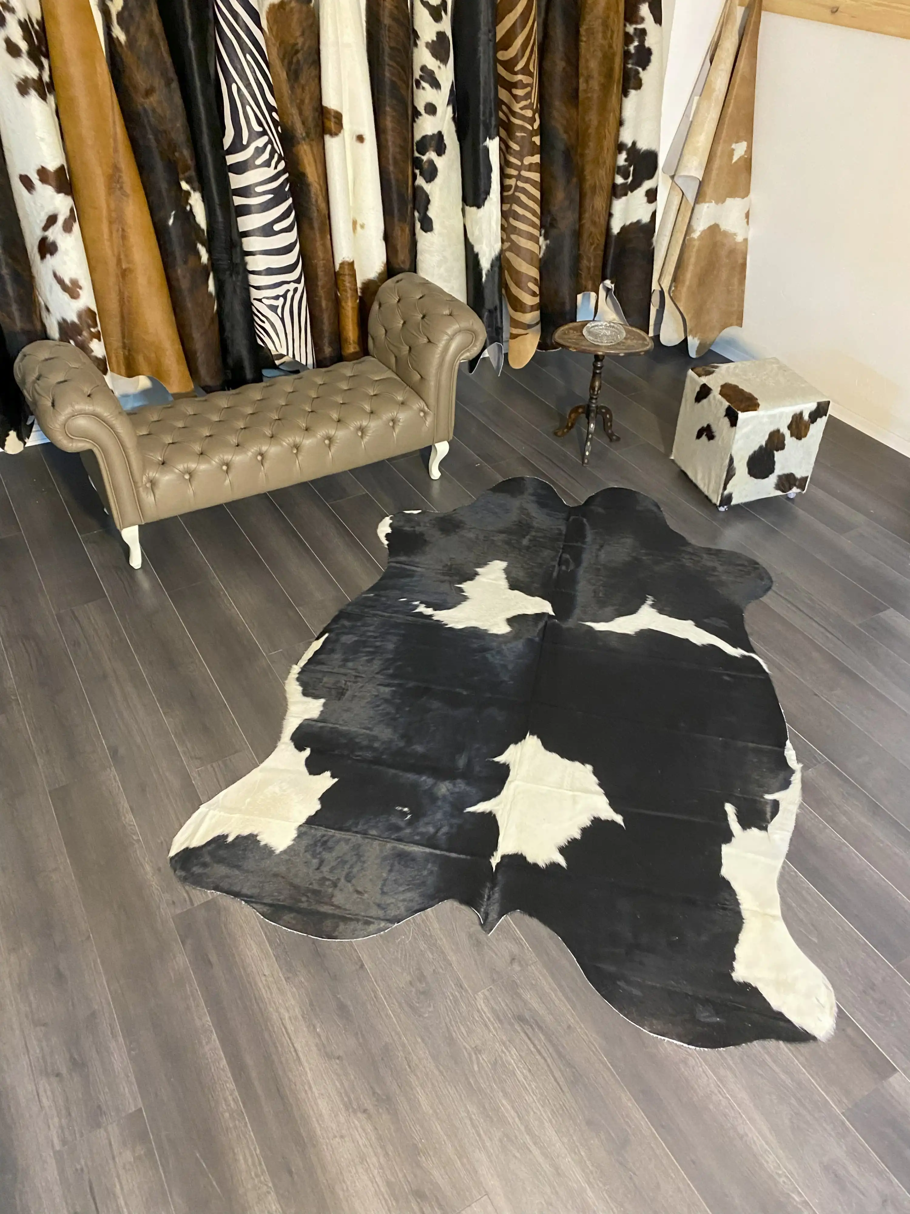 HAKİKİ DERİ DANA POSTU SİYAH - BEYAZ 175 x 240 - 0701000088