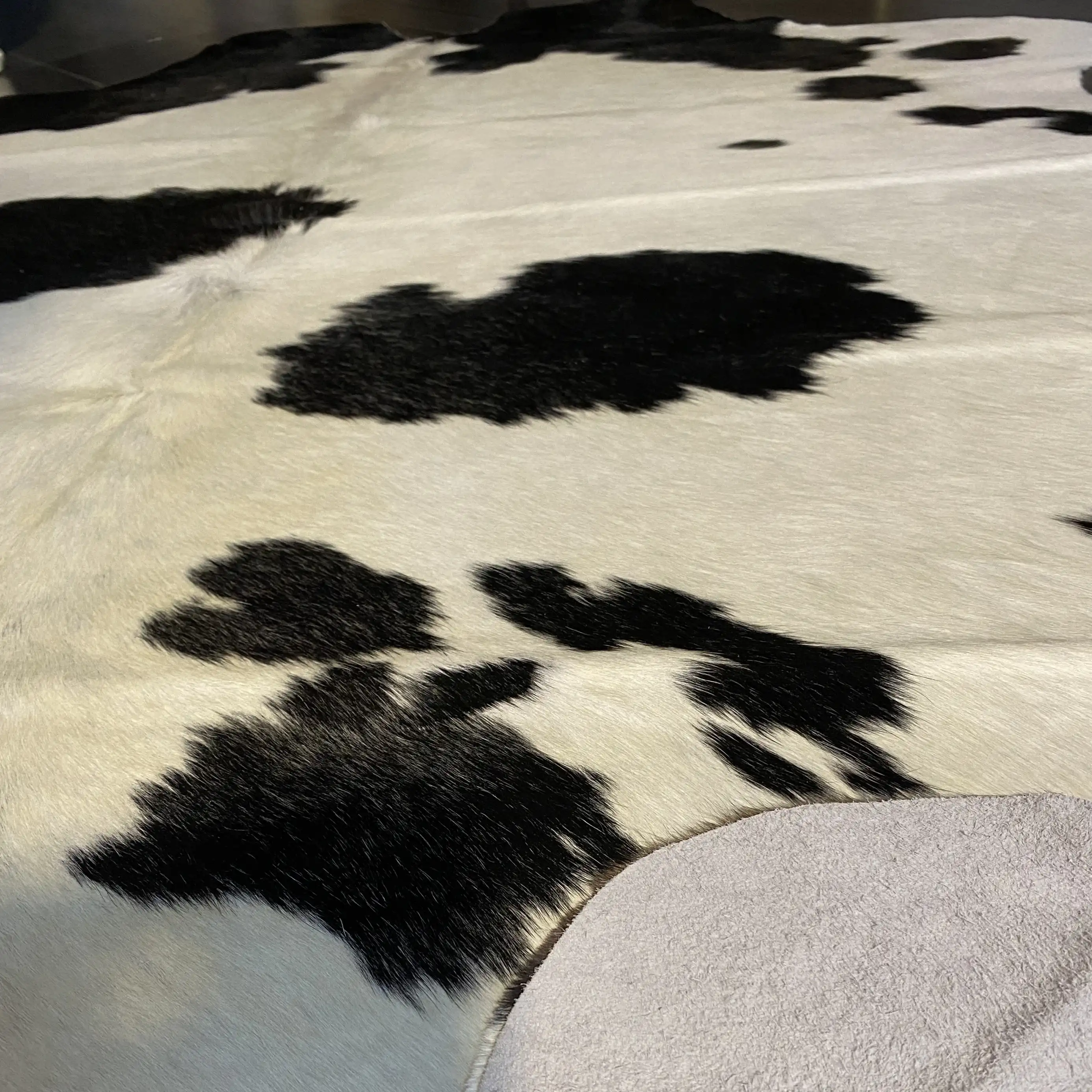 HAKİKİ DERİ DANA POSTU SİYAH - BEYAZ 180 x 205 - 0701000087