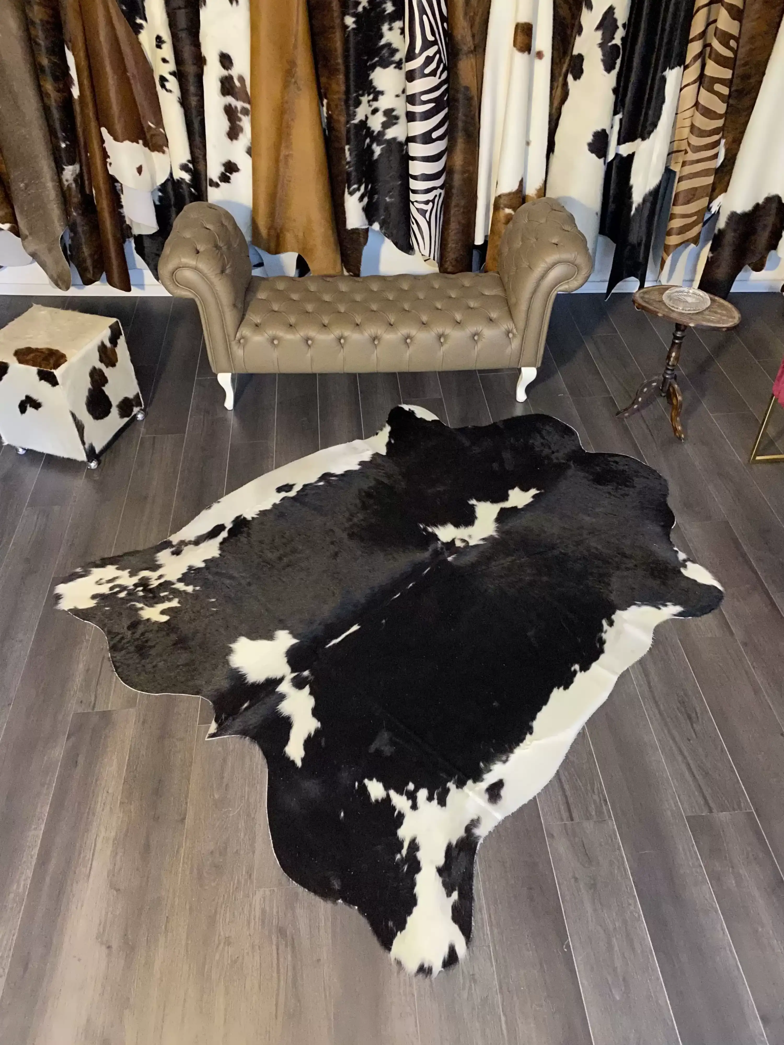 HAKİKİ DERİ DANA POSTU SİYAH - BEYAZ 180 x 215 - 0701000193