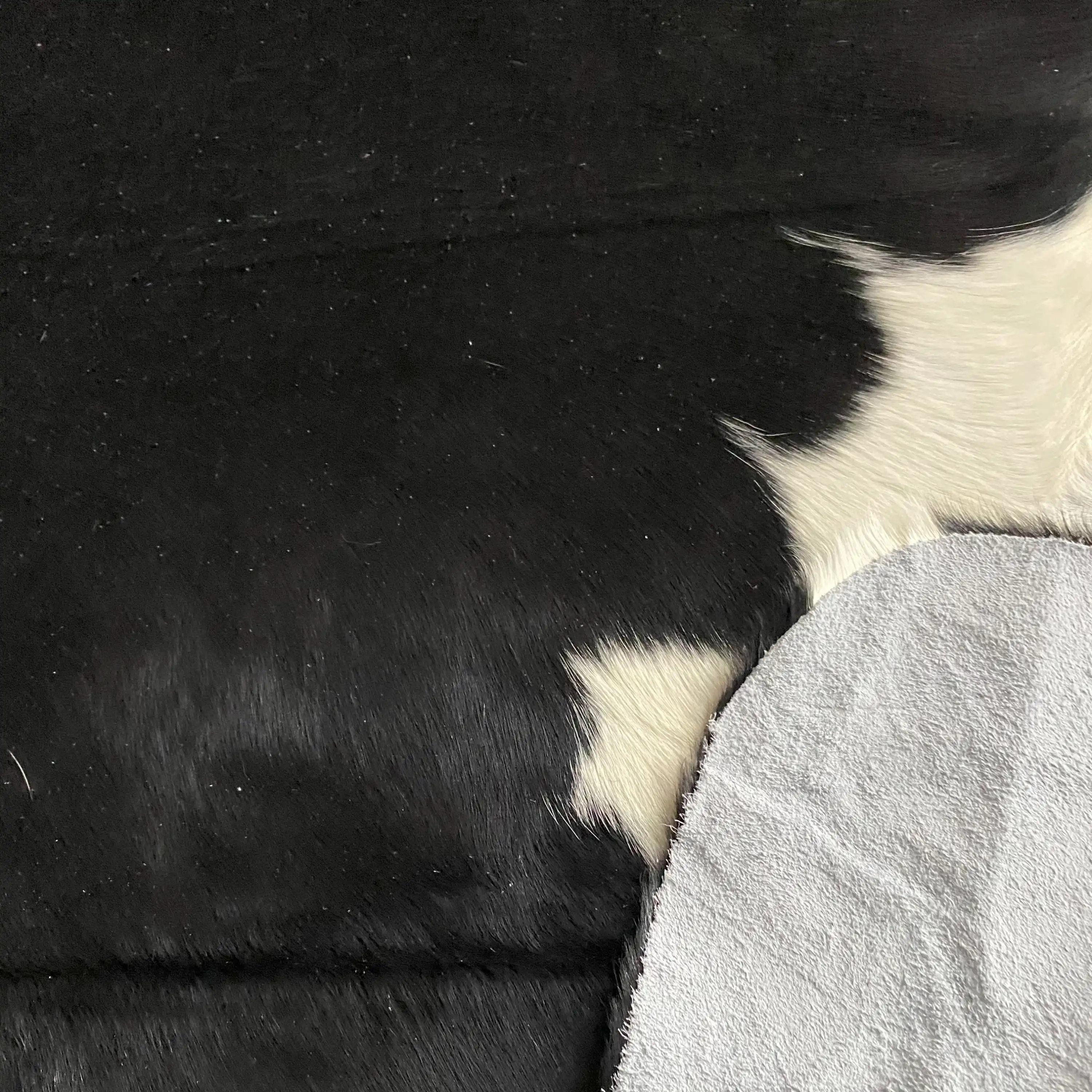 HAKİKİ DERİ DANA POSTU SİYAH - BEYAZ 180 x 230 - 0701000003