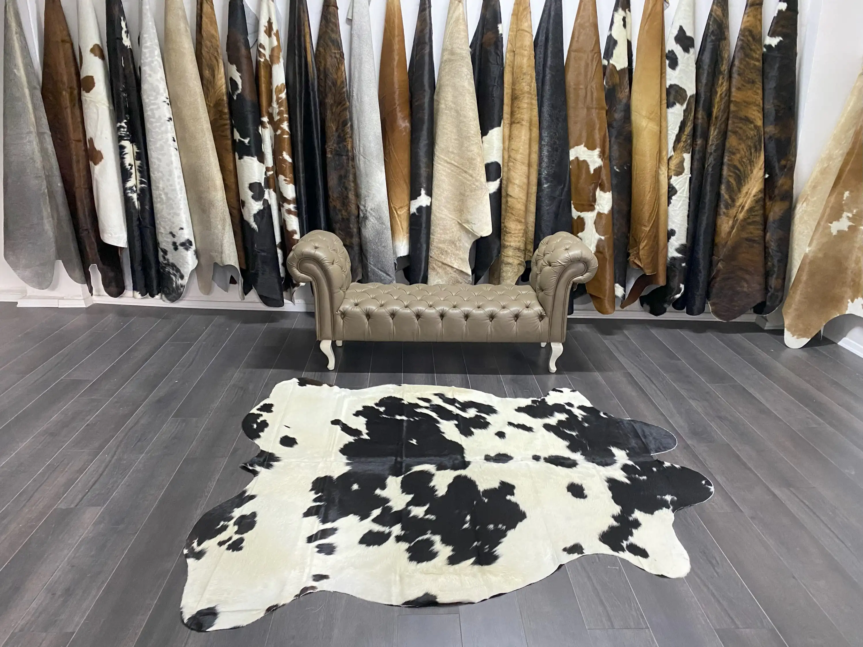 HAKİKİ DERİ DANA POSTU SİYAH - BEYAZ 185 x 235 - 0701000021