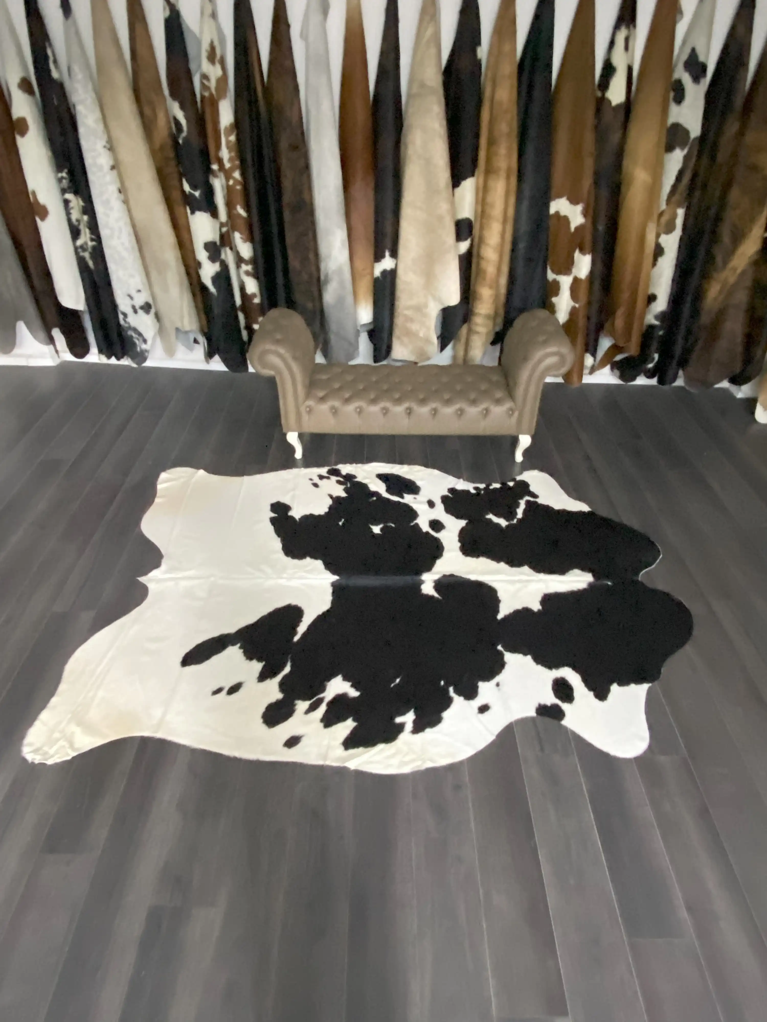 HAKİKİ DERİ DANA POSTU SİYAH - BEYAZ 185 x 265 - 0701000007