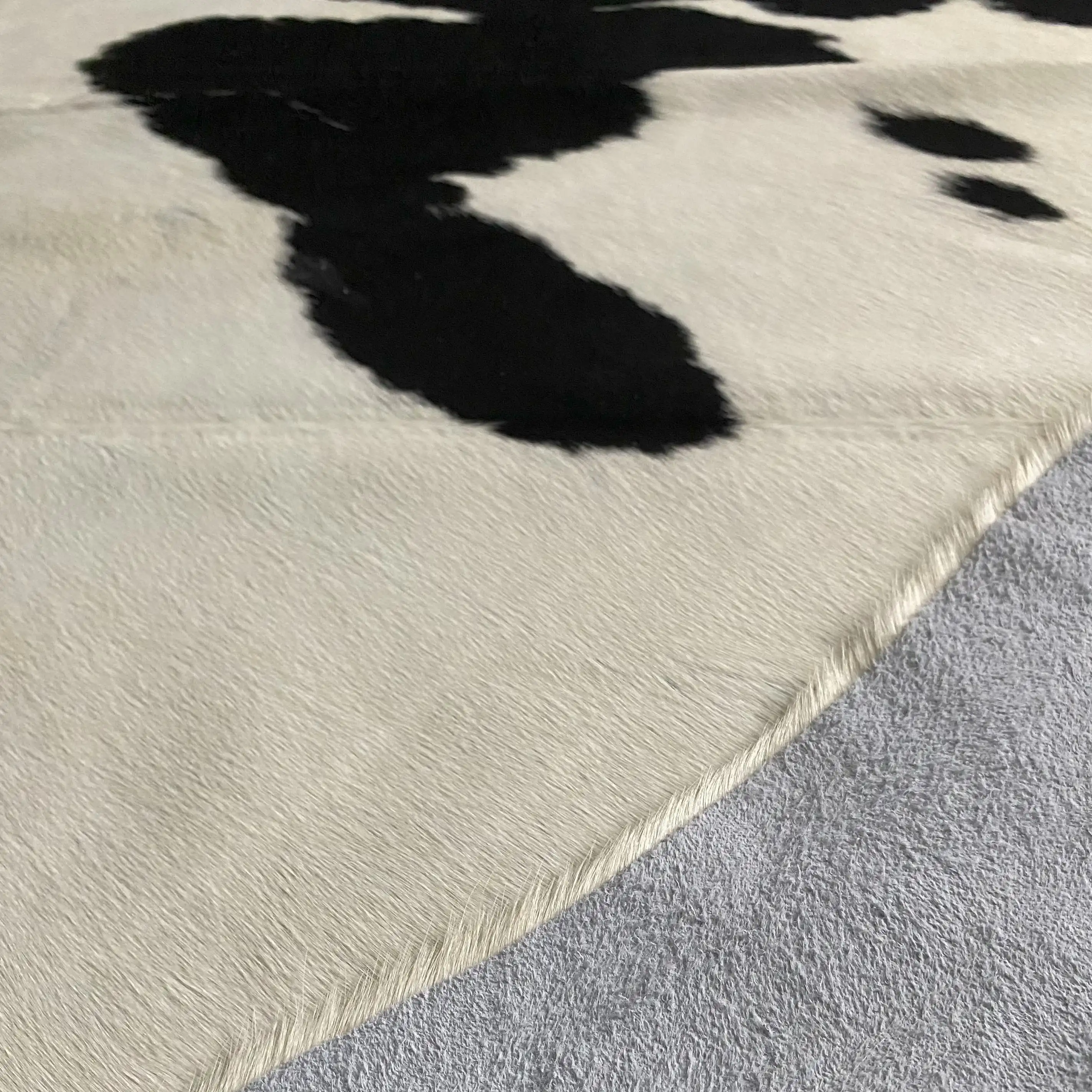 HAKİKİ DERİ DANA POSTU SİYAH - BEYAZ 185 x 265 - 0701000007