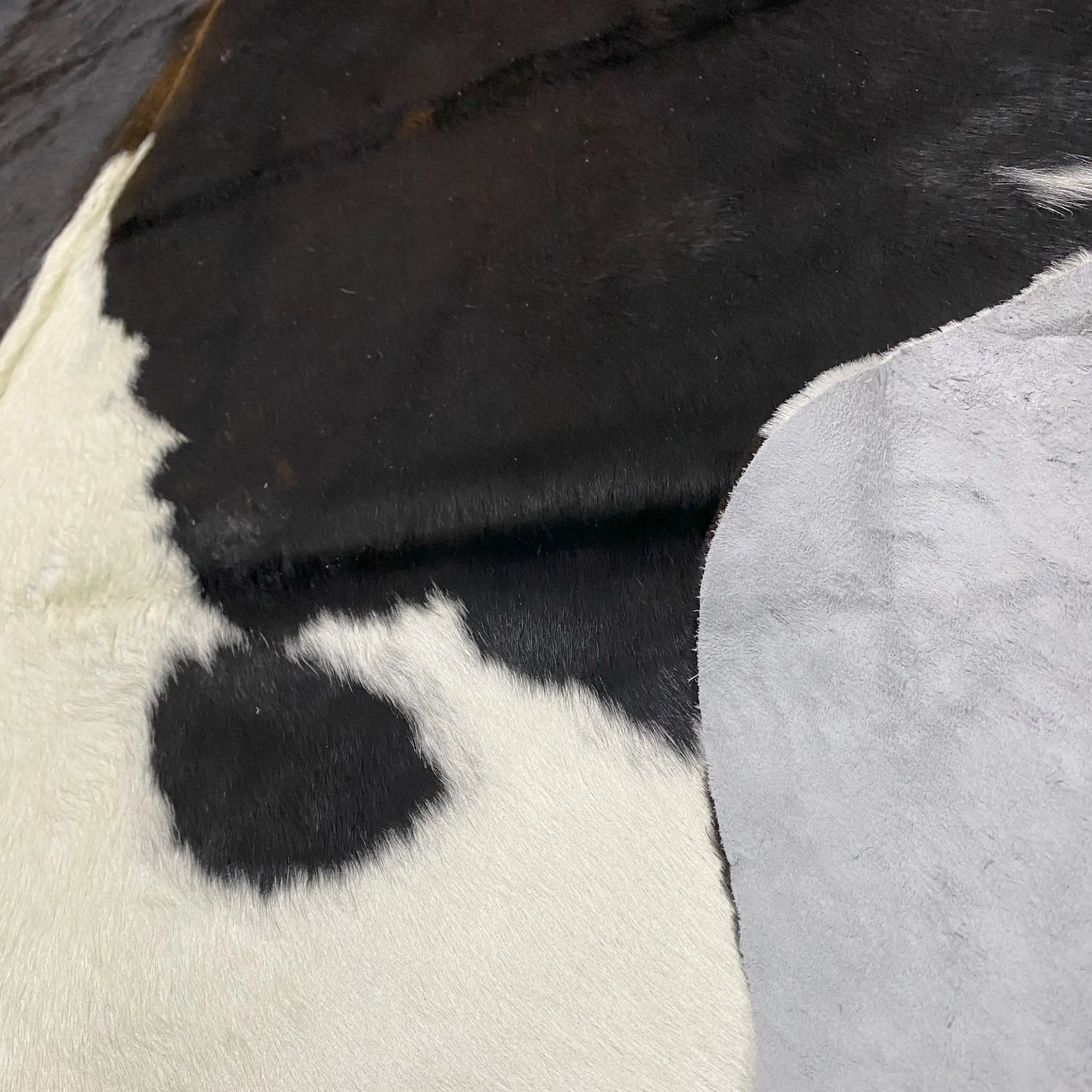 HAKİKİ DERİ DANA POSTU SİYAH - BEYAZ 190 x 210 - 0701000135