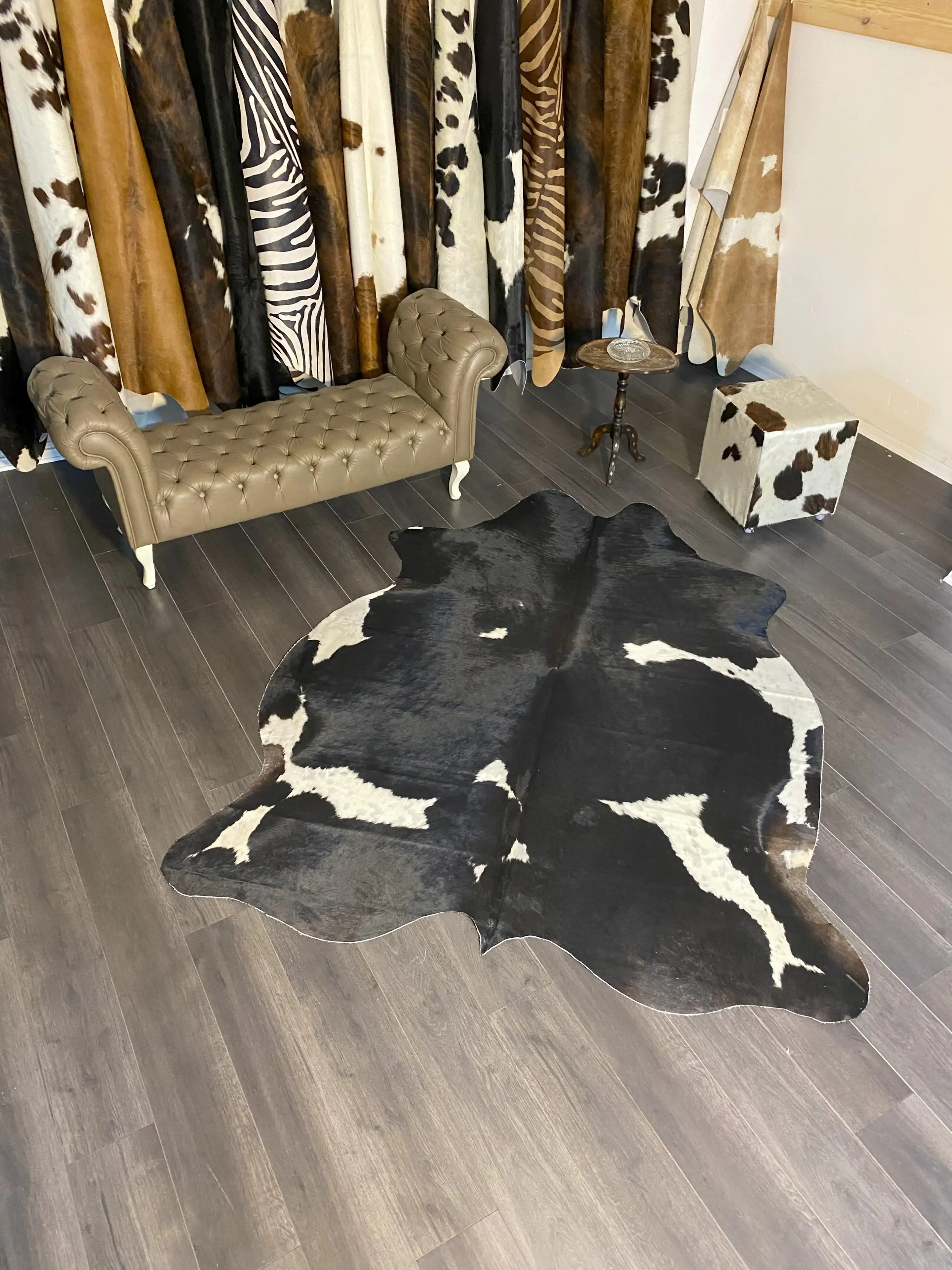 HAKİKİ DERİ DANA POSTU SİYAH - BEYAZ 190 x 230 - 0701000091