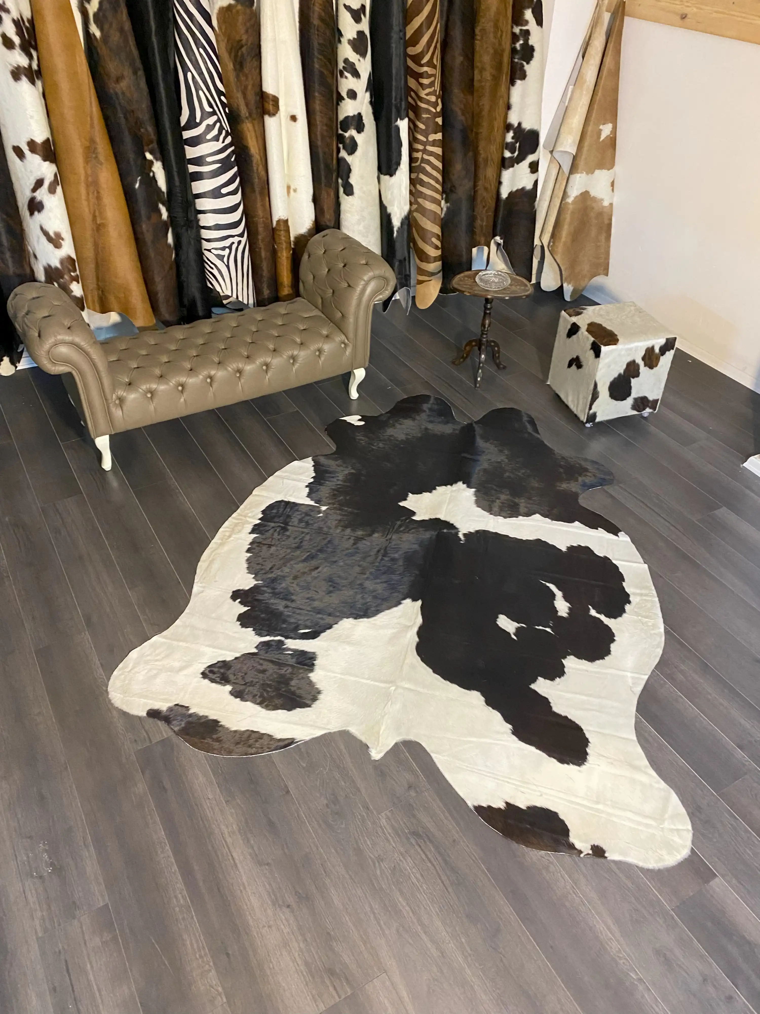 HAKİKİ DERİ DANA POSTU SİYAH - BEYAZ 190 x 240 - 0701000093