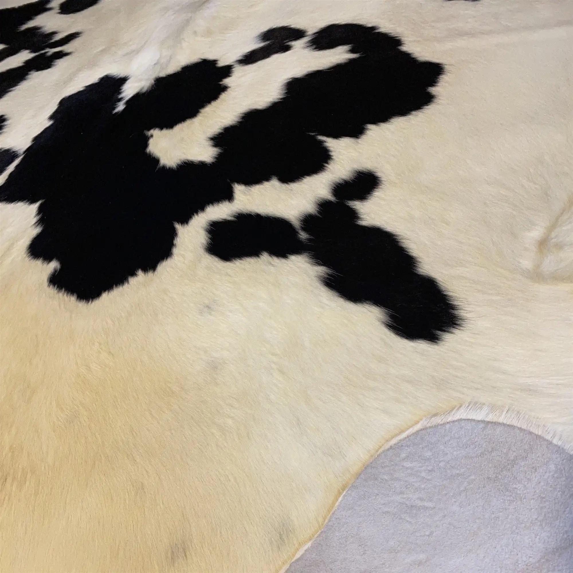 HAKİKİ DERİ DANA POSTU SİYAH - BEYAZ 190 x 240 - 0701000157