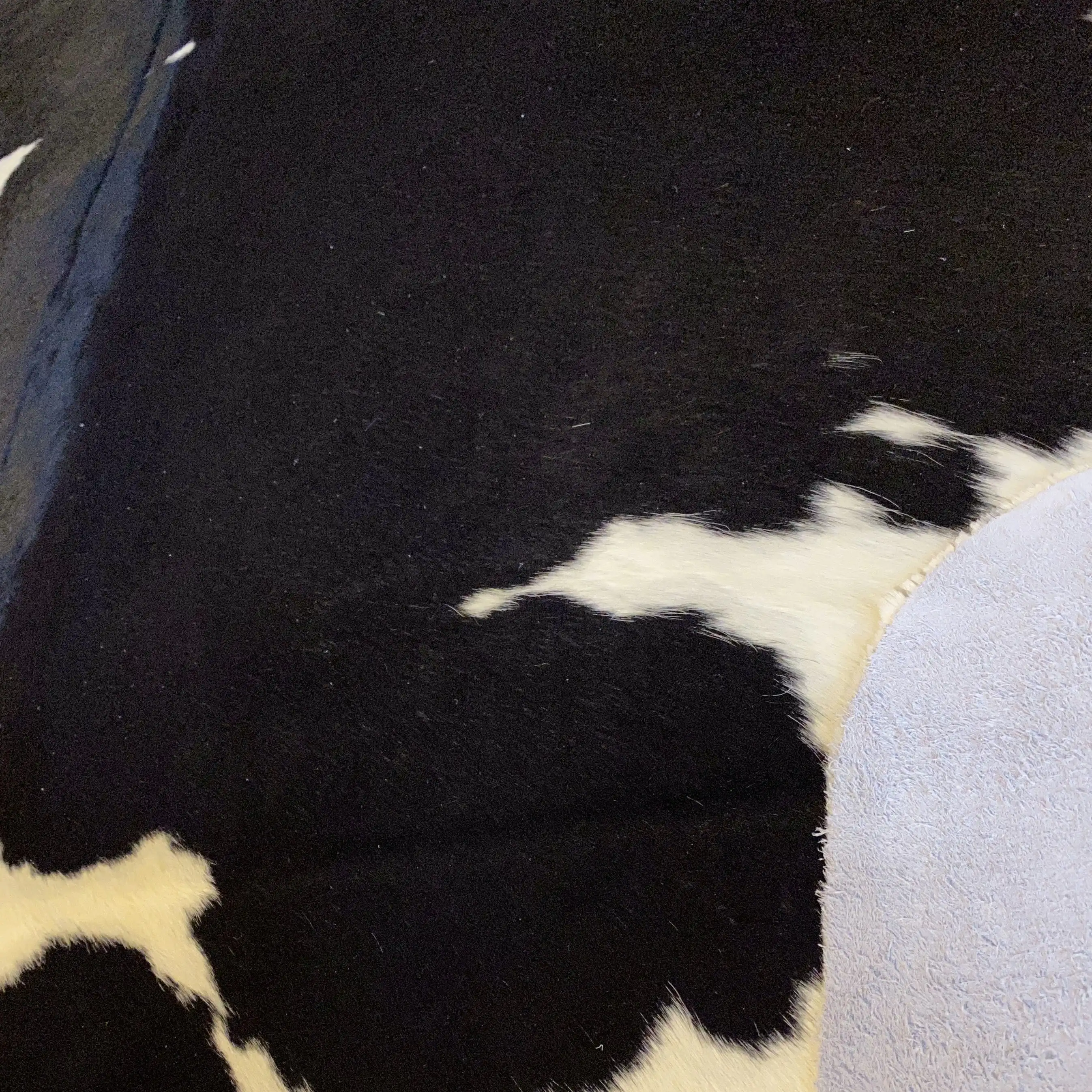 HAKİKİ DERİ DANA POSTU SİYAH - BEYAZ 200 x 220 - 0701000172