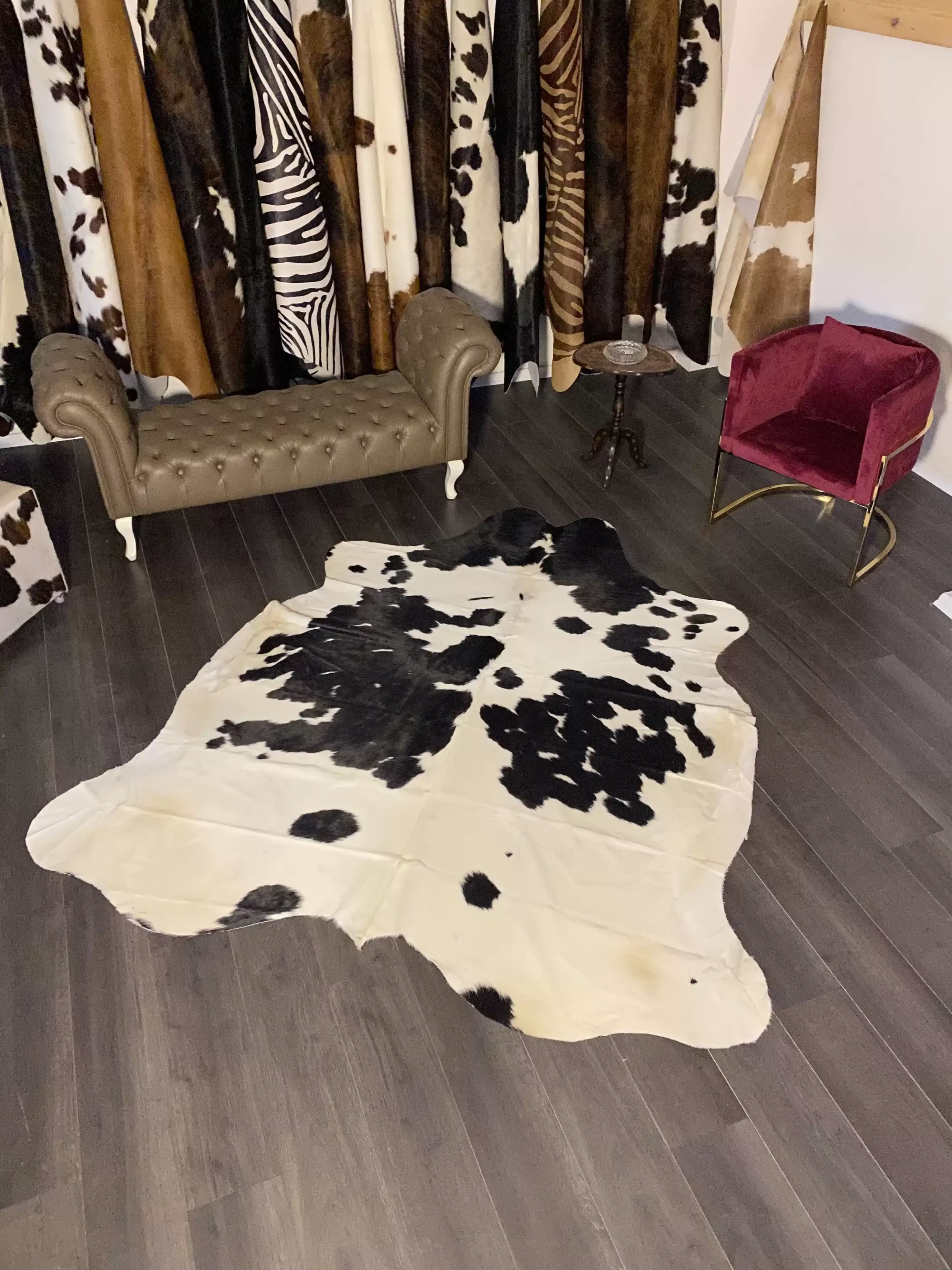 HAKİKİ DERİ DANA POSTU SİYAH - BEYAZ 200 x 225 - 0701000031