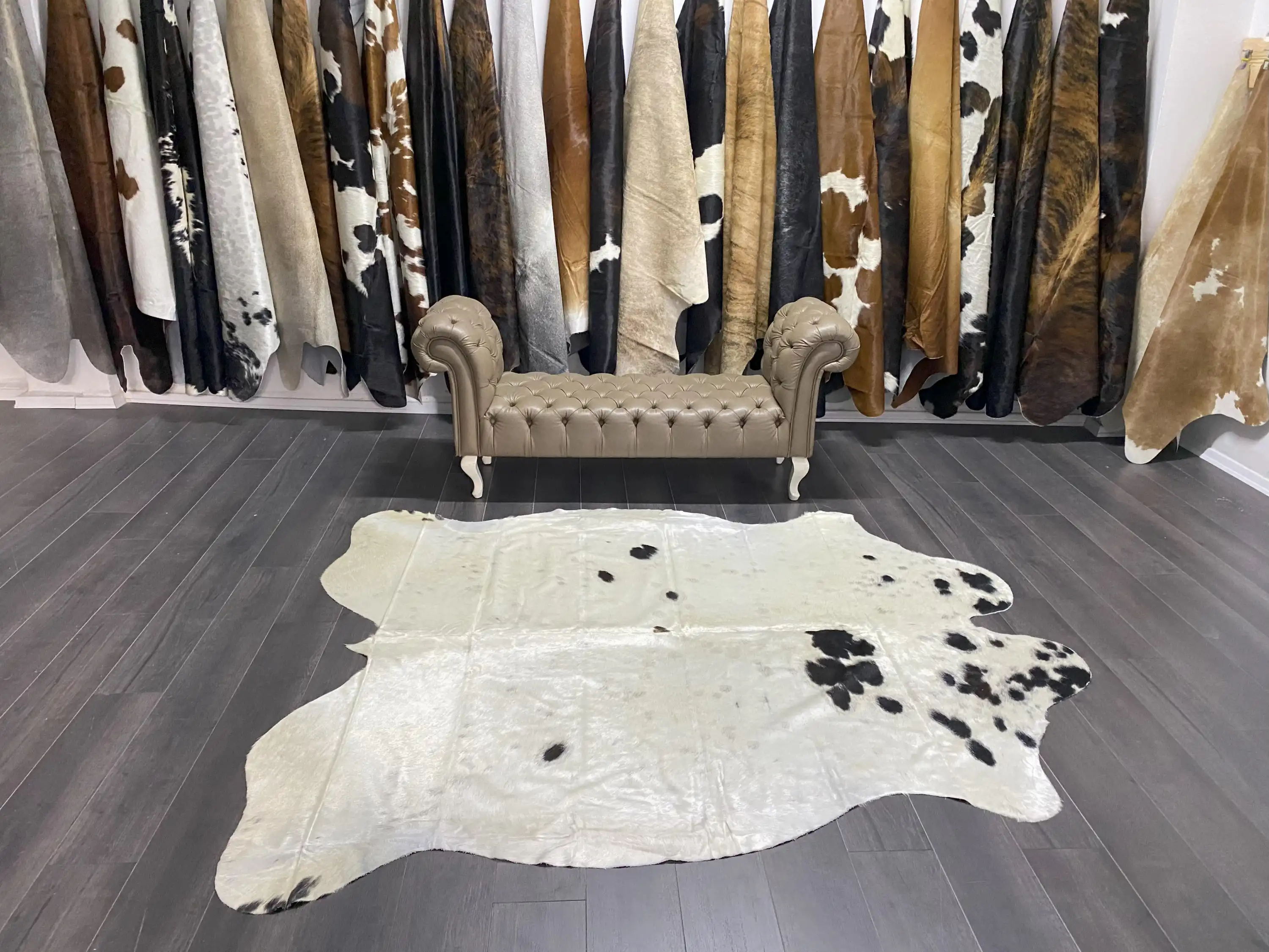 HAKİKİ DERİ DANA POSTU SİYAH - BEYAZ 200 x 235 - 0701000022