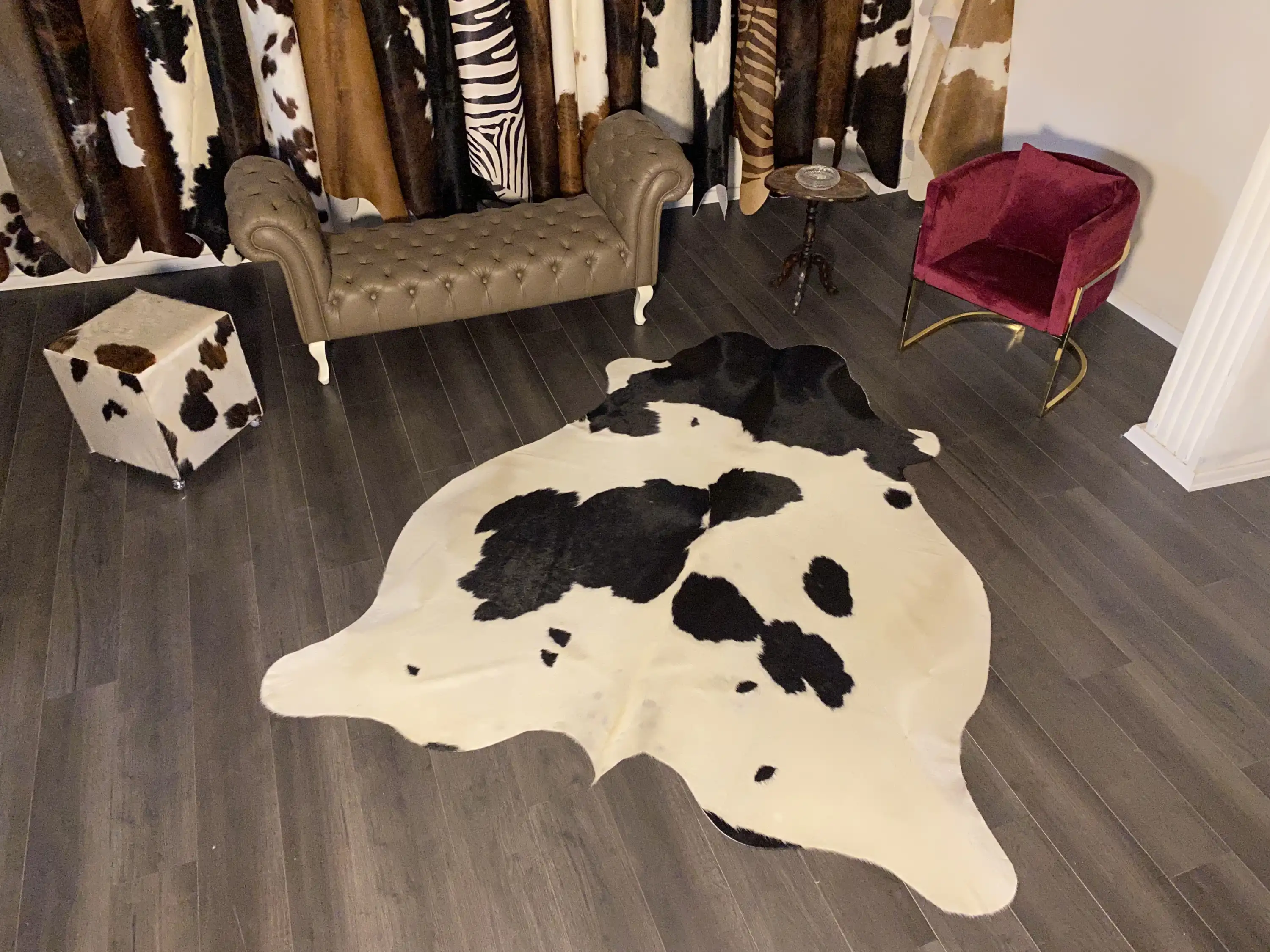 HAKİKİ DERİ DANA POSTU SİYAH - BEYAZ 200 x 235 - 0701000039