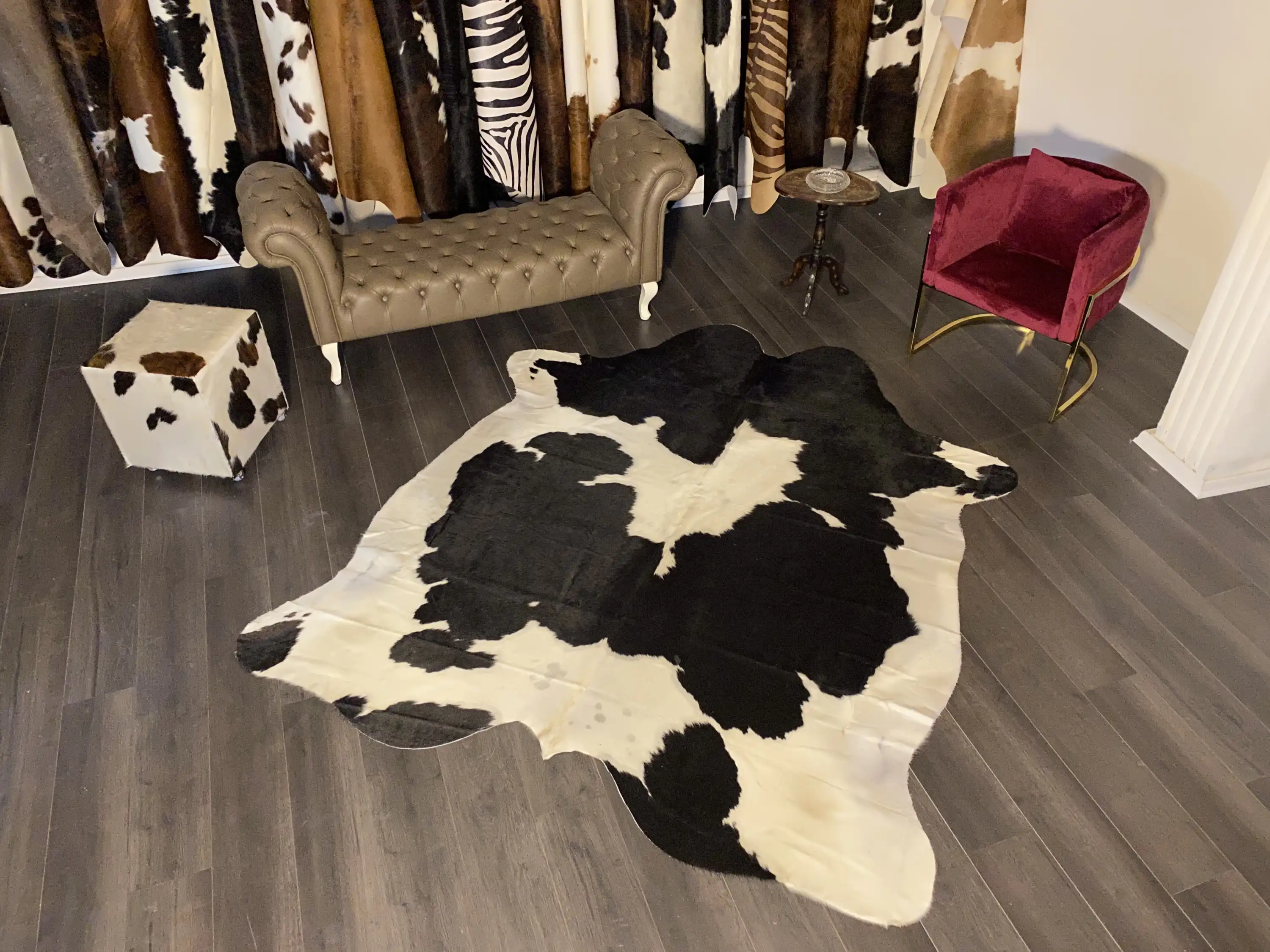 HAKİKİ DERİ DANA POSTU SİYAH - BEYAZ 200 x 235 - 0701000073