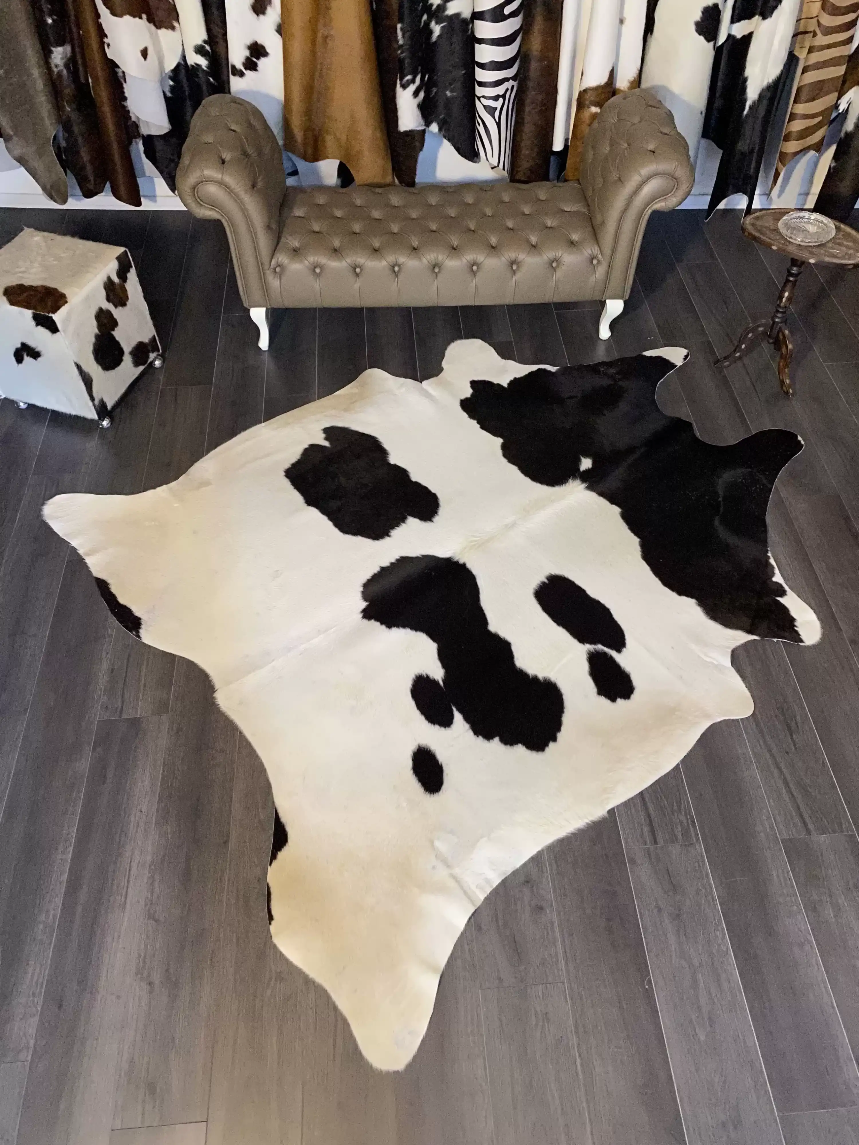 HAKİKİ DERİ DANA POSTU SİYAH - BEYAZ 200 x 235 - 0701000142