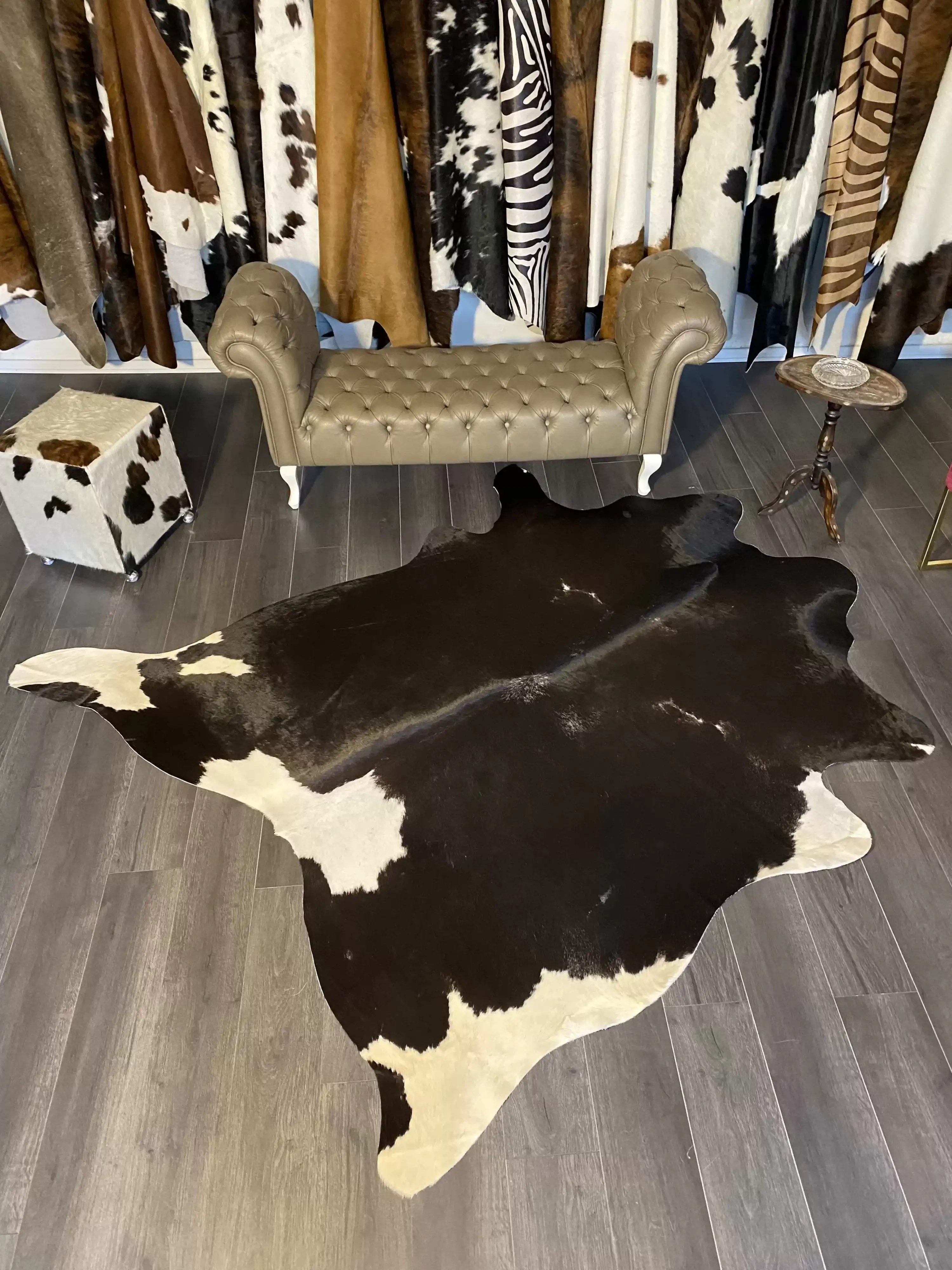 HAKİKİ DERİ DANA POSTU SİYAH - BEYAZ 200 x 235 - 0701000170