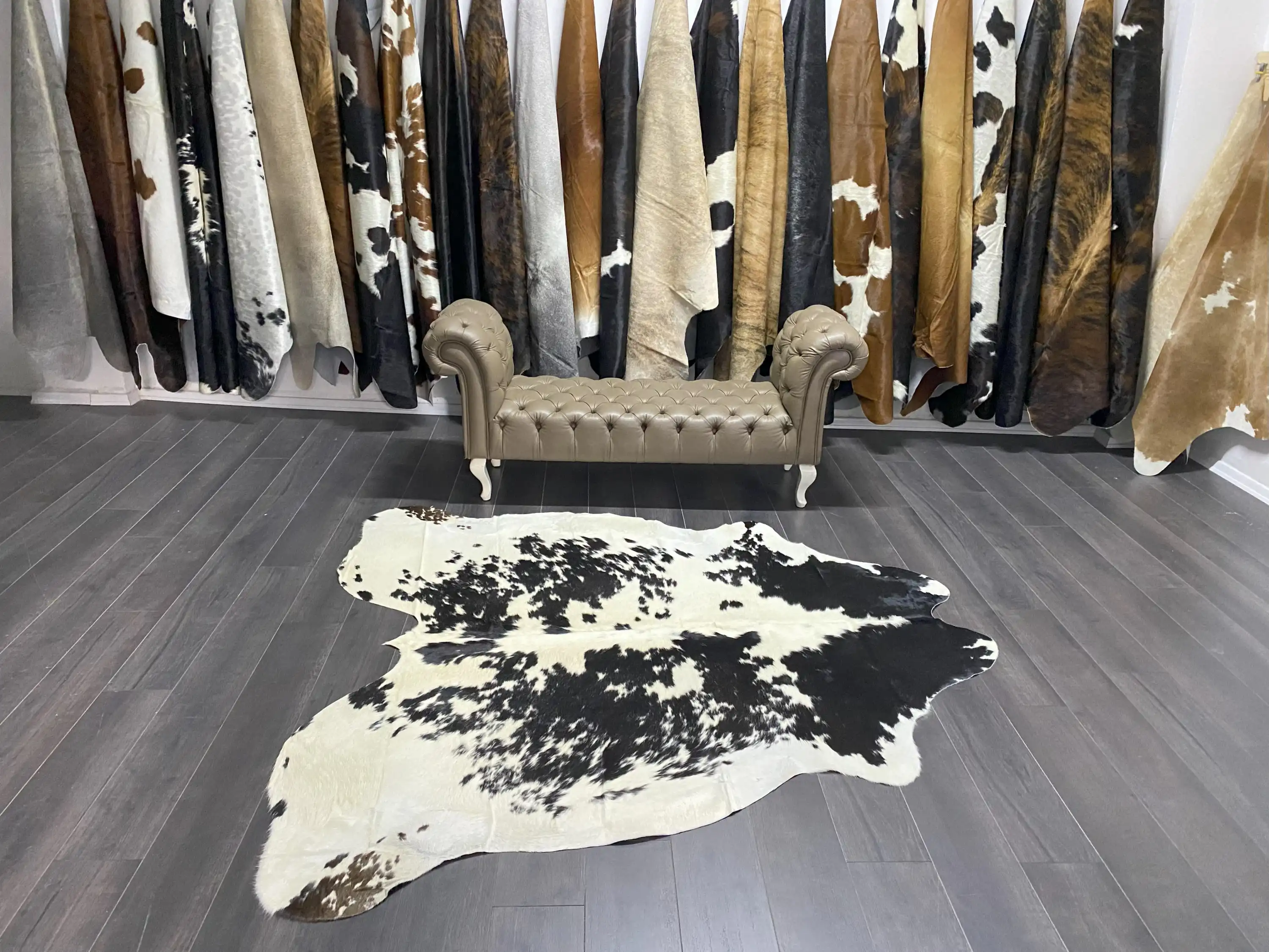 HAKİKİ DERİ DANA POSTU SİYAH - BEYAZ 205 x 215 - 0701000023