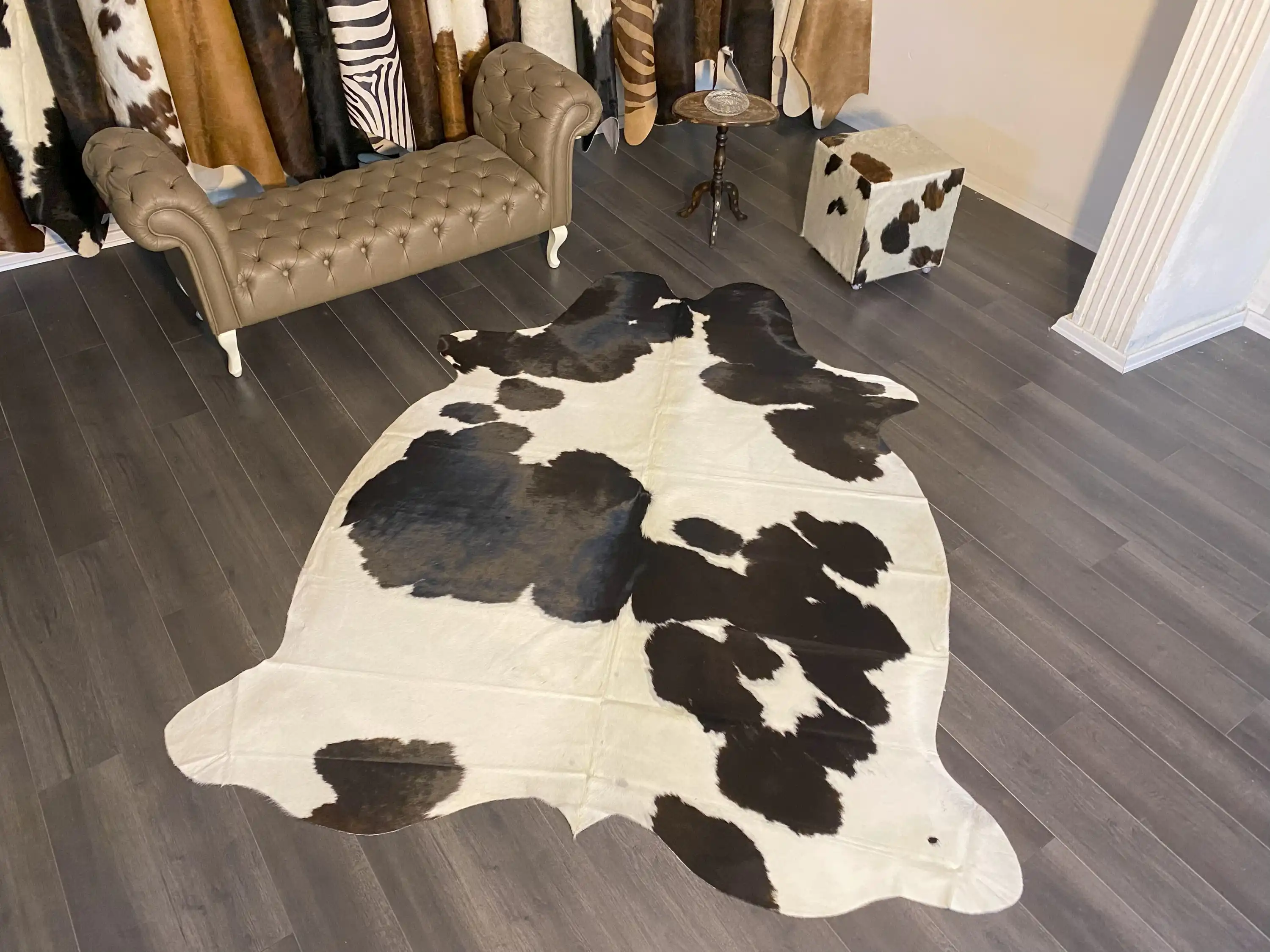 HAKİKİ DERİ DANA POSTU SİYAH - BEYAZ 205 x 250 - 0701000097