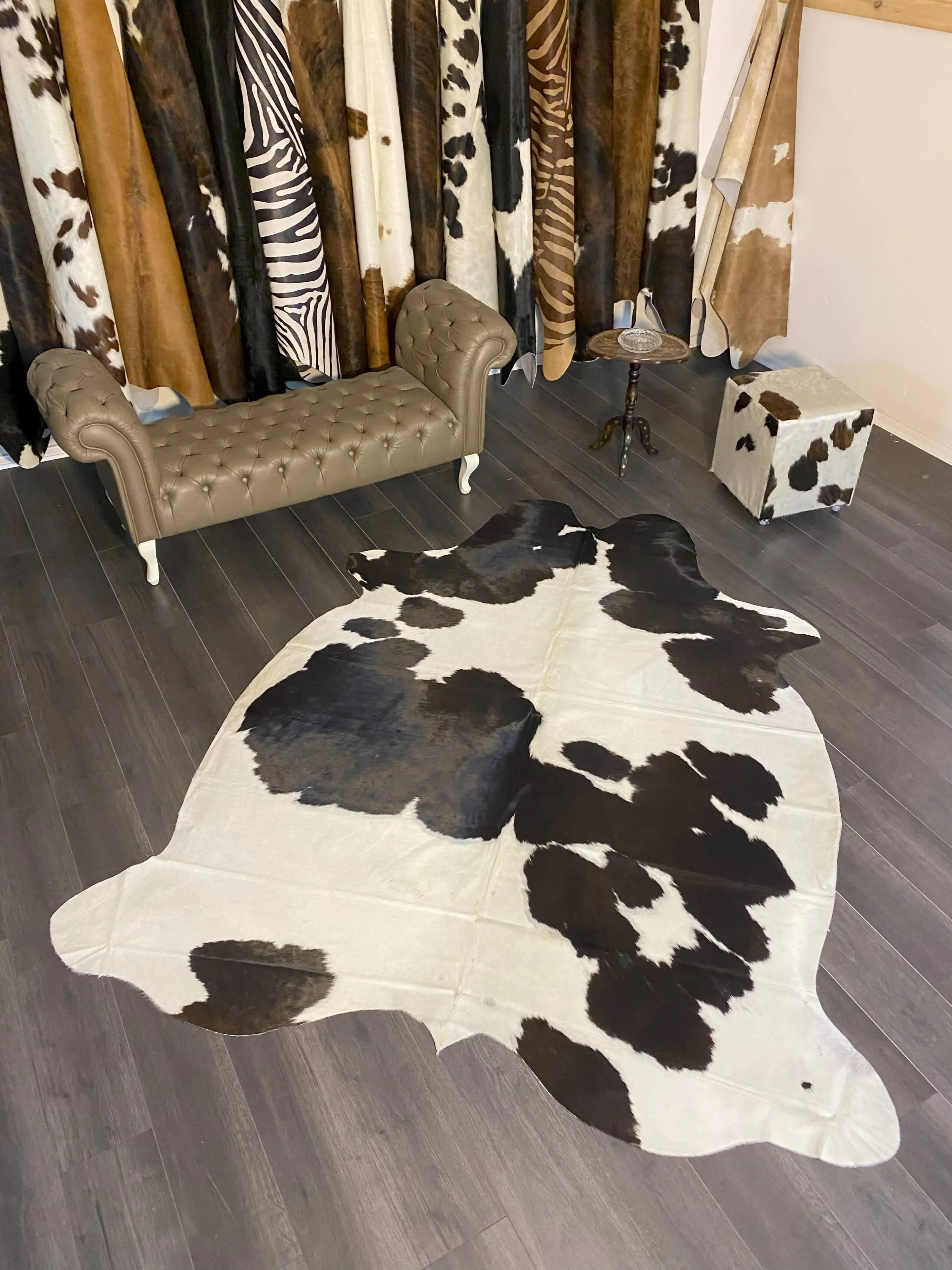 HAKİKİ DERİ DANA POSTU SİYAH - BEYAZ 205 x 250 - 0701000097