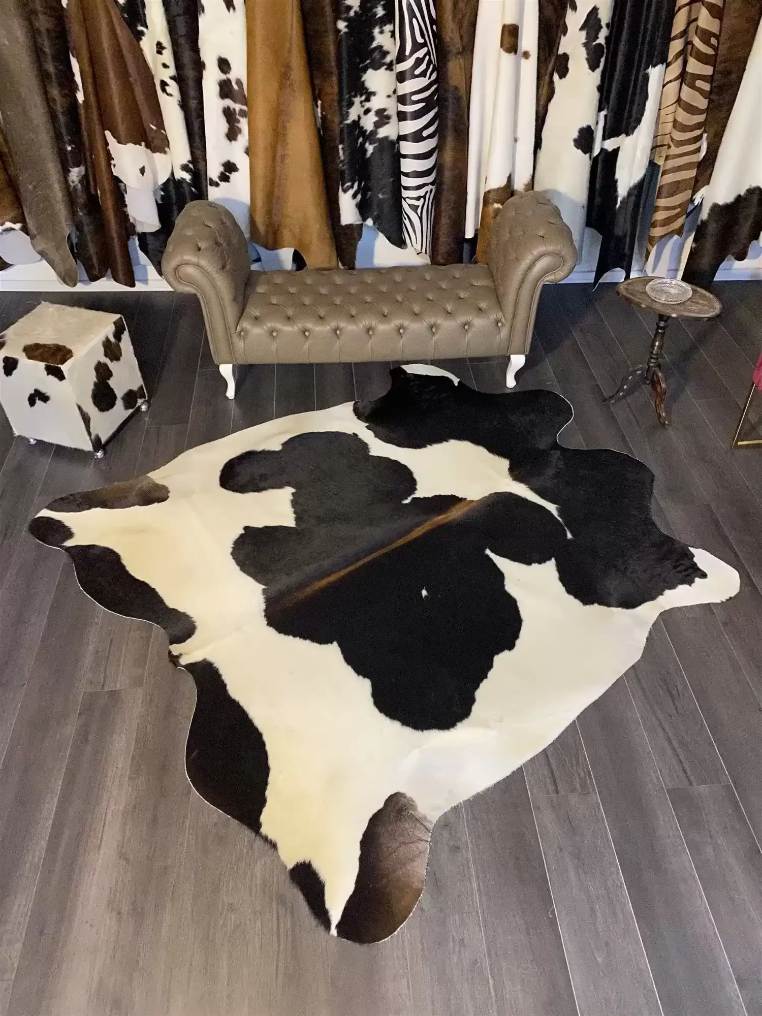 HAKİKİ DERİ DANA POSTU SİYAH - BEYAZ 210 x 215 - 0701000162