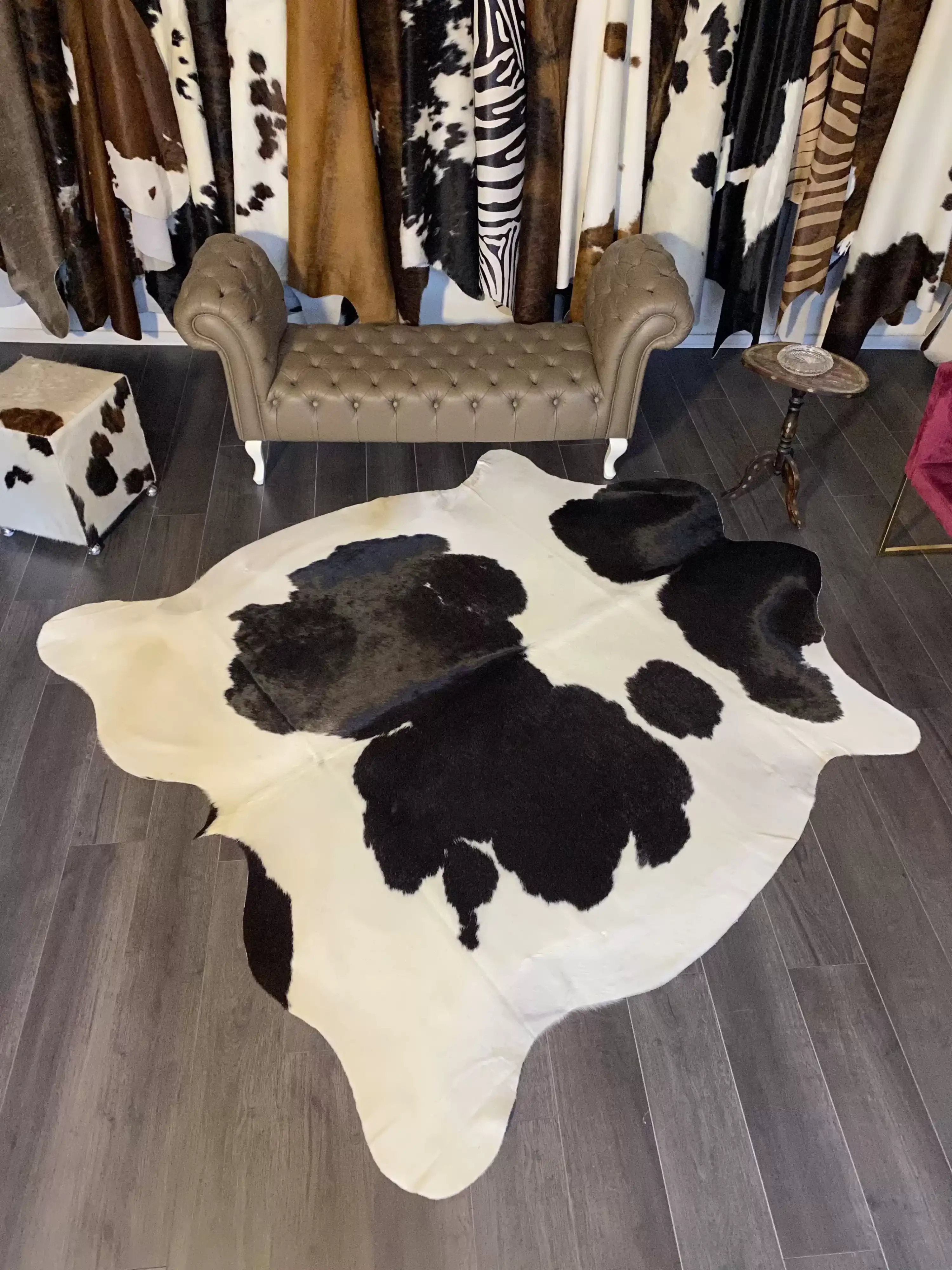 HAKİKİ DERİ DANA POSTU SİYAH - BEYAZ 210 x 235 - 0701000180