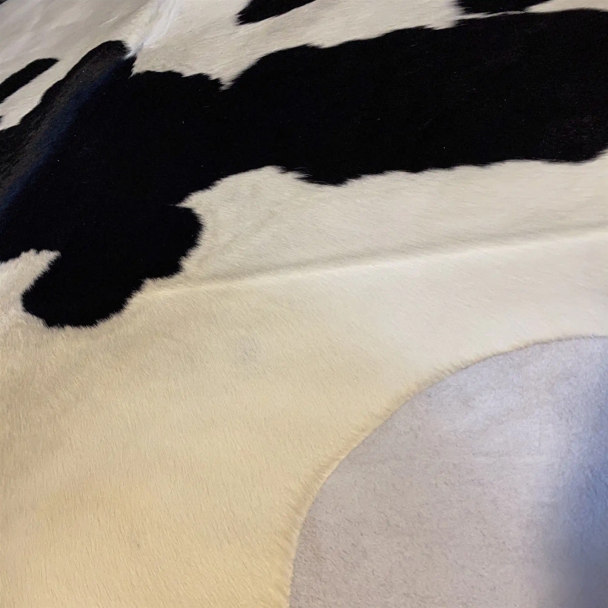 HAKİKİ DERİ DANA POSTU SİYAH - BEYAZ 210 x 240 - 0701000194