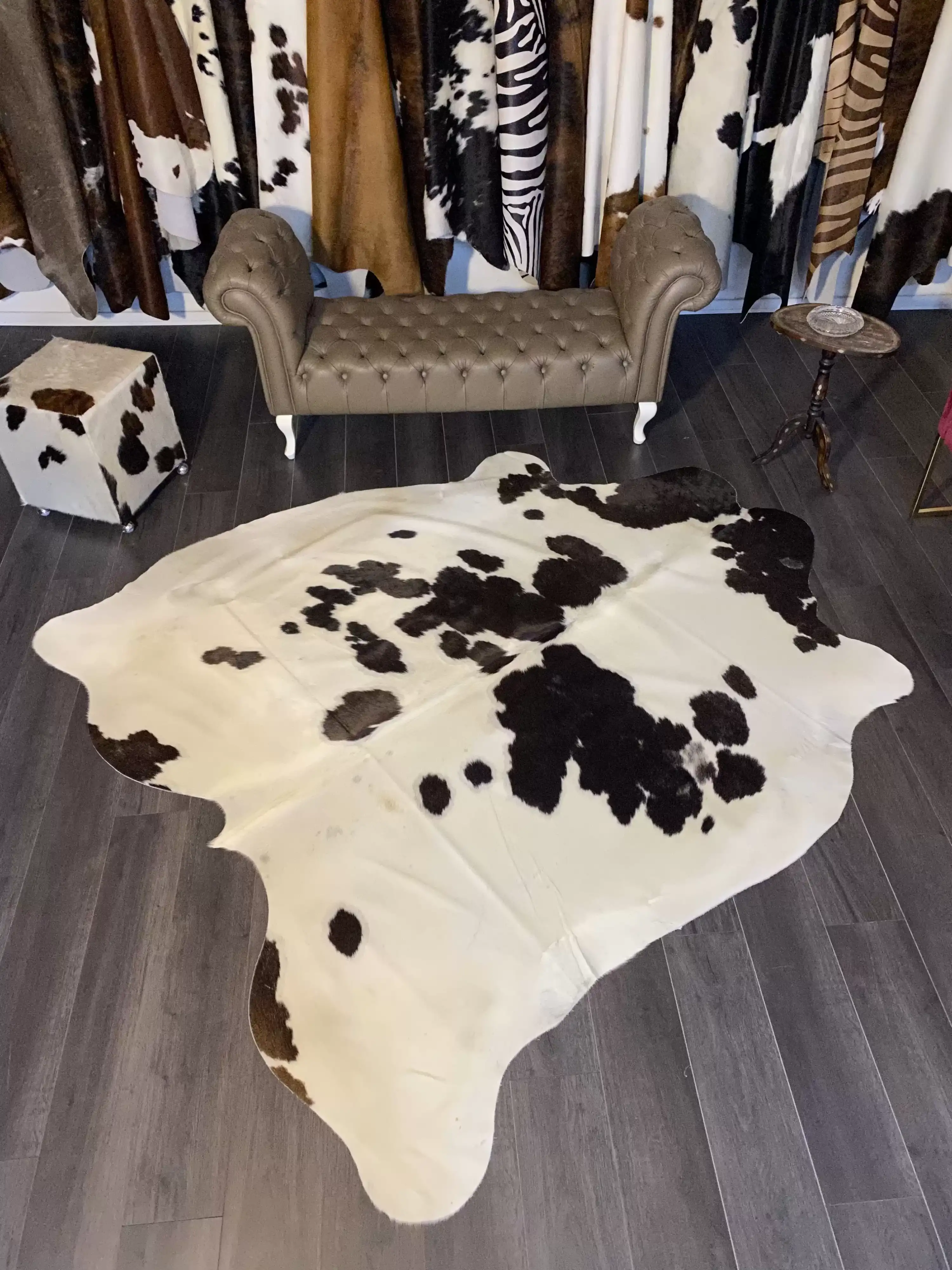 HAKİKİ DERİ DANA POSTU SİYAH - BEYAZ 210 x 245 - 0701000161