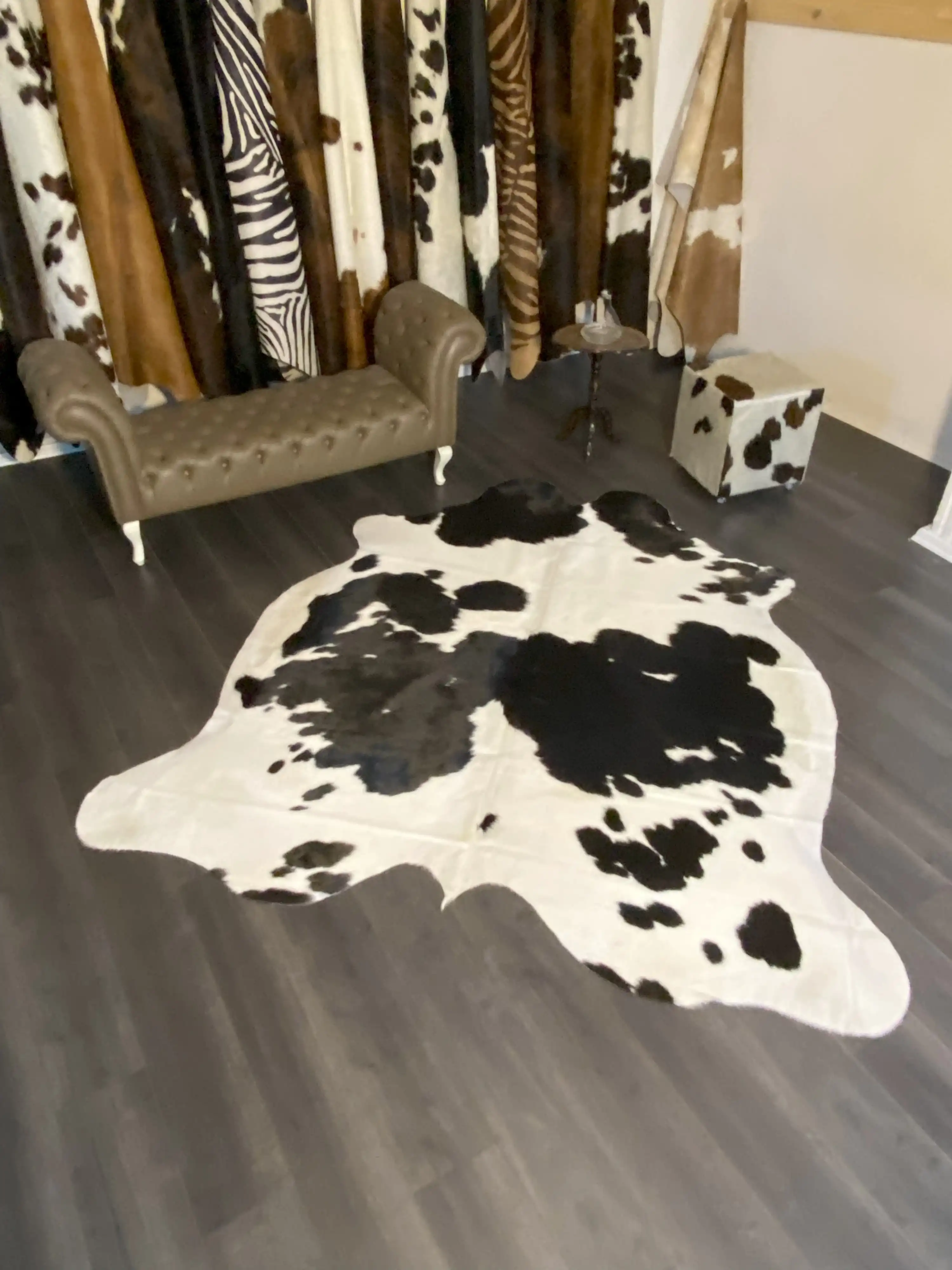 HAKİKİ DERİ DANA POSTU SİYAH - BEYAZ 220 x 240 - 0701000111