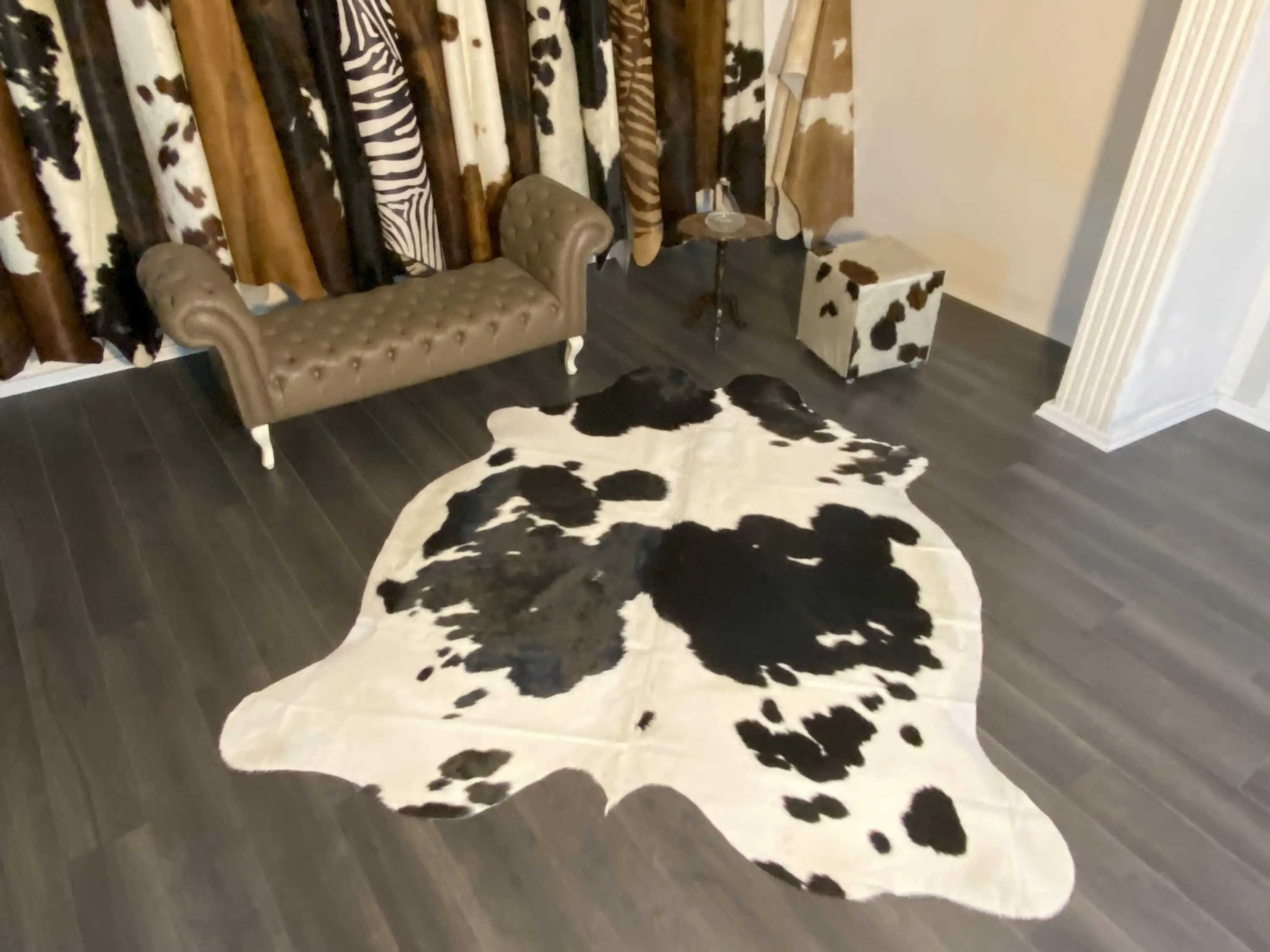 HAKİKİ DERİ DANA POSTU SİYAH - BEYAZ 220 x 240 - 0701000111