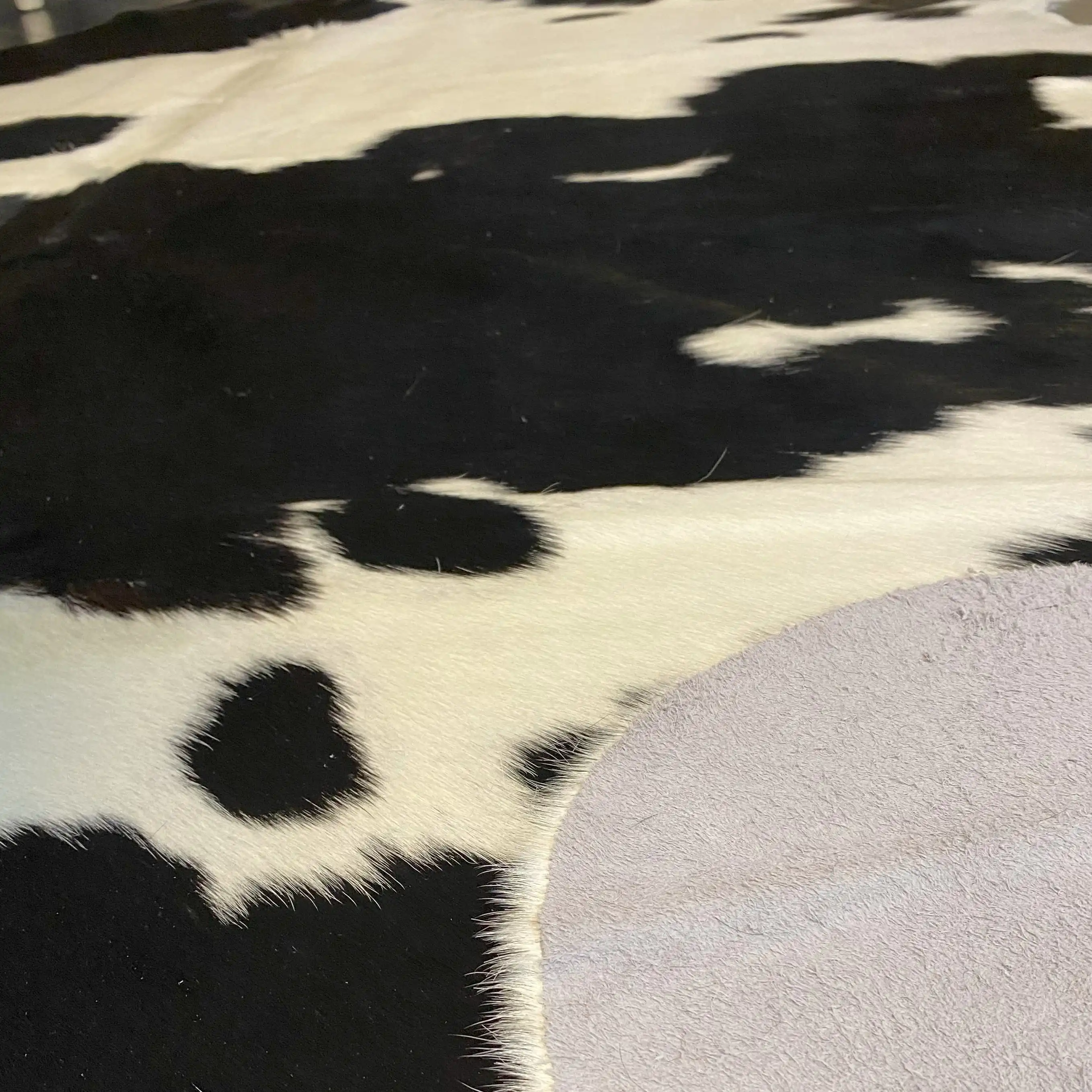 HAKİKİ DERİ DANA POSTU SİYAH - BEYAZ 220 x 240 - 0701000111