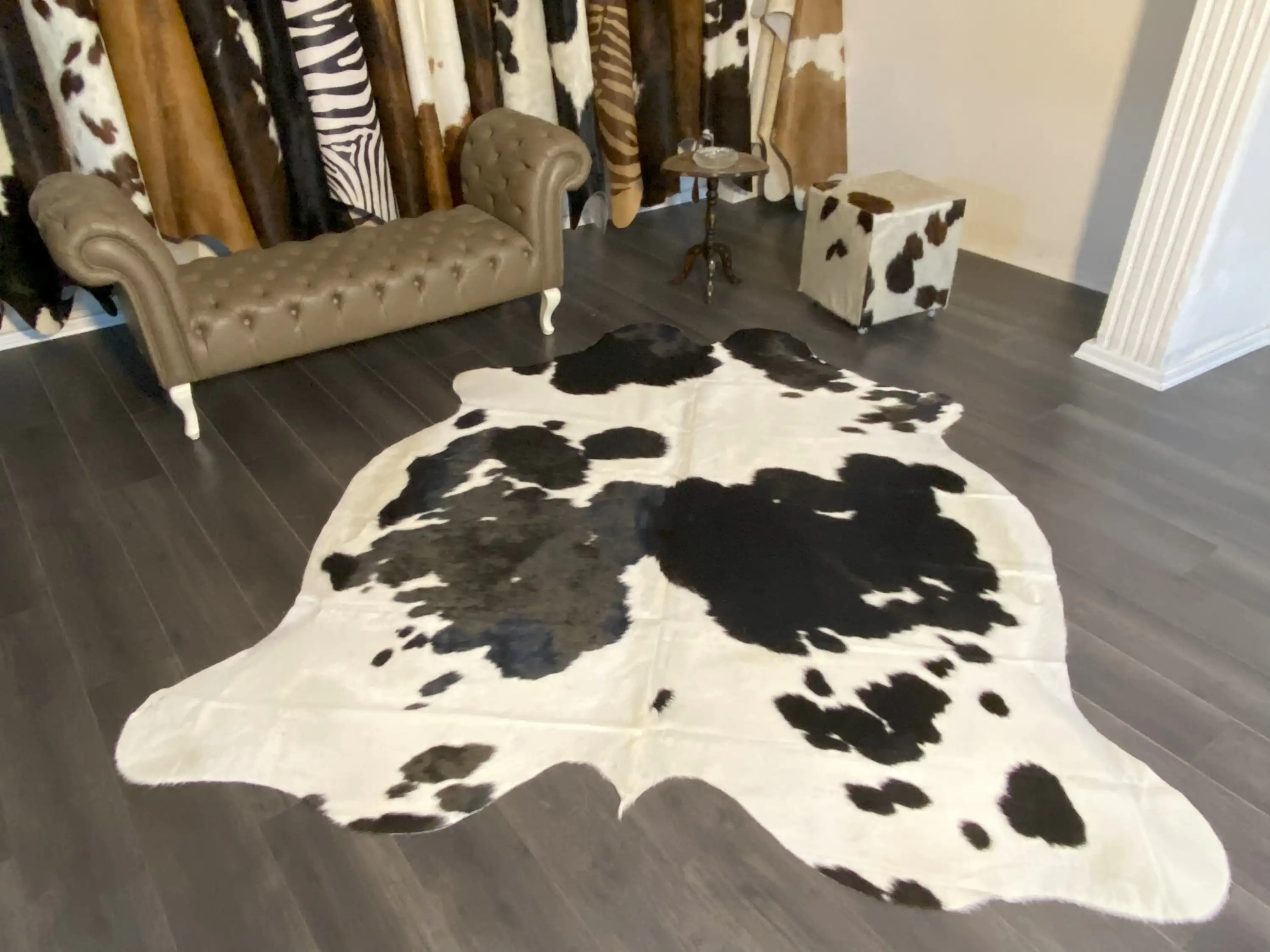 HAKİKİ DERİ DANA POSTU SİYAH - BEYAZ 220 x 240 - 0701000111