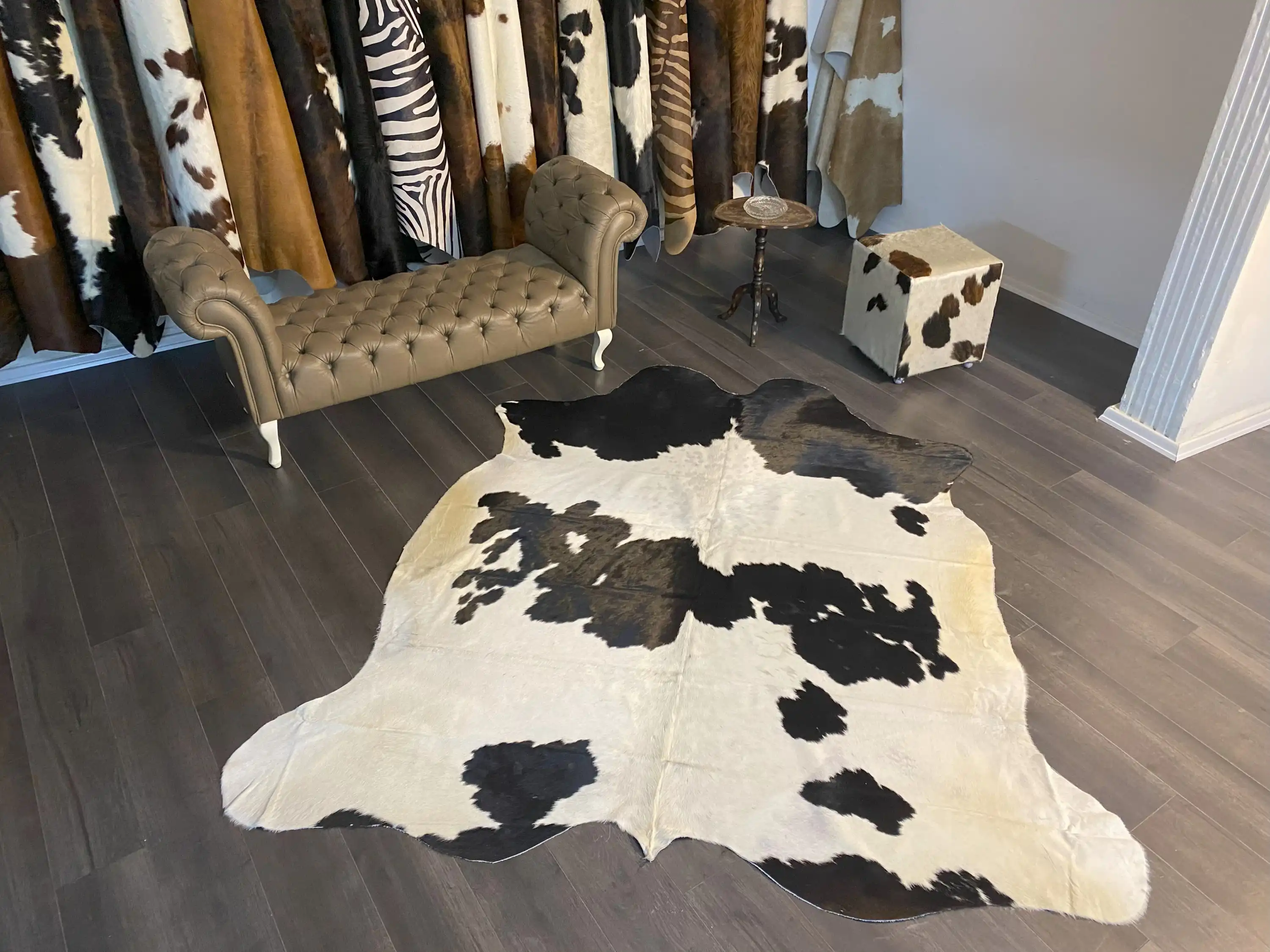 HAKİKİ DERİ DANA POSTU SİYAH - BEYAZ 220 x 240 - 0701000130