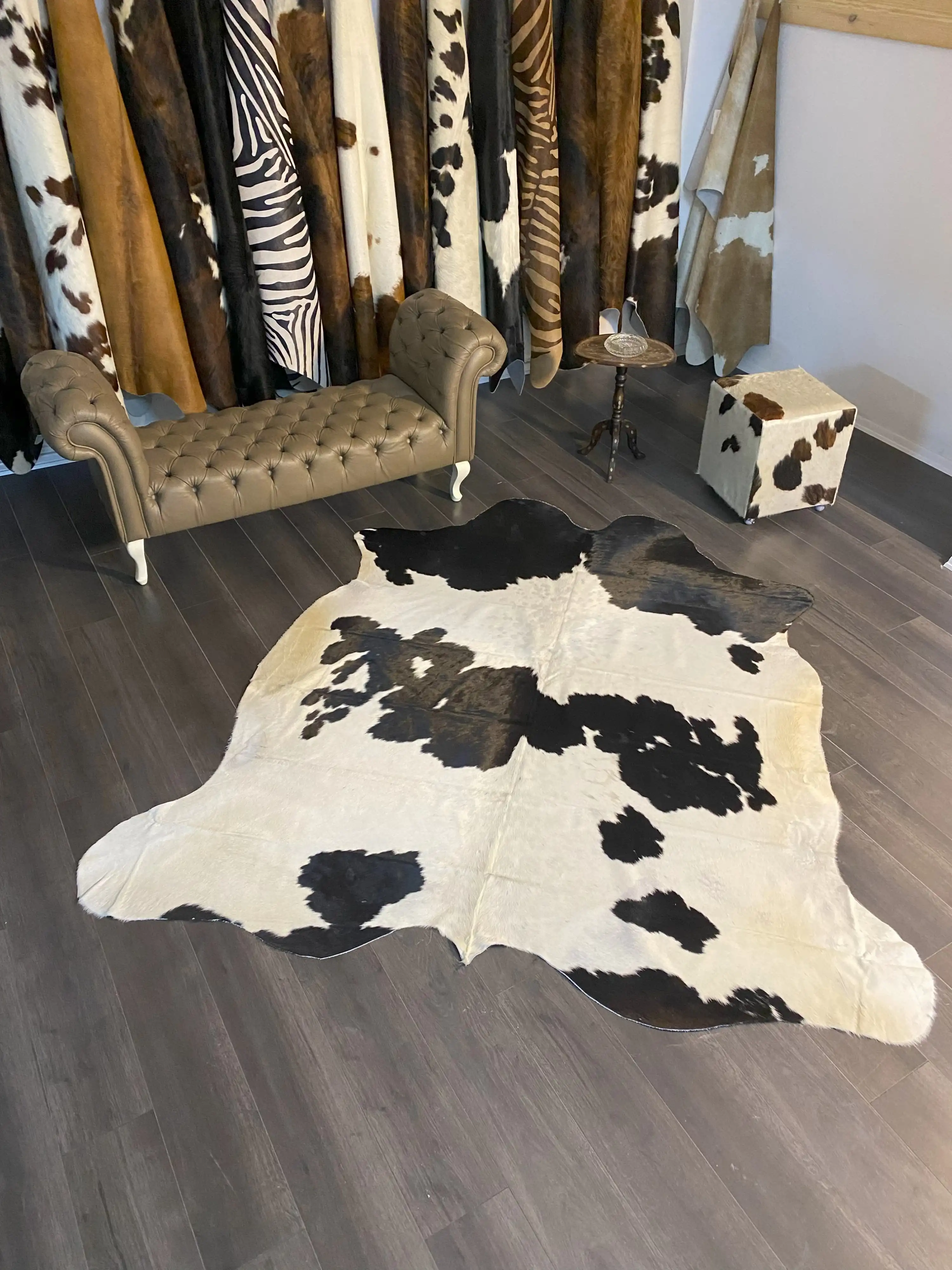 HAKİKİ DERİ DANA POSTU SİYAH - BEYAZ 220 x 240 - 0701000130