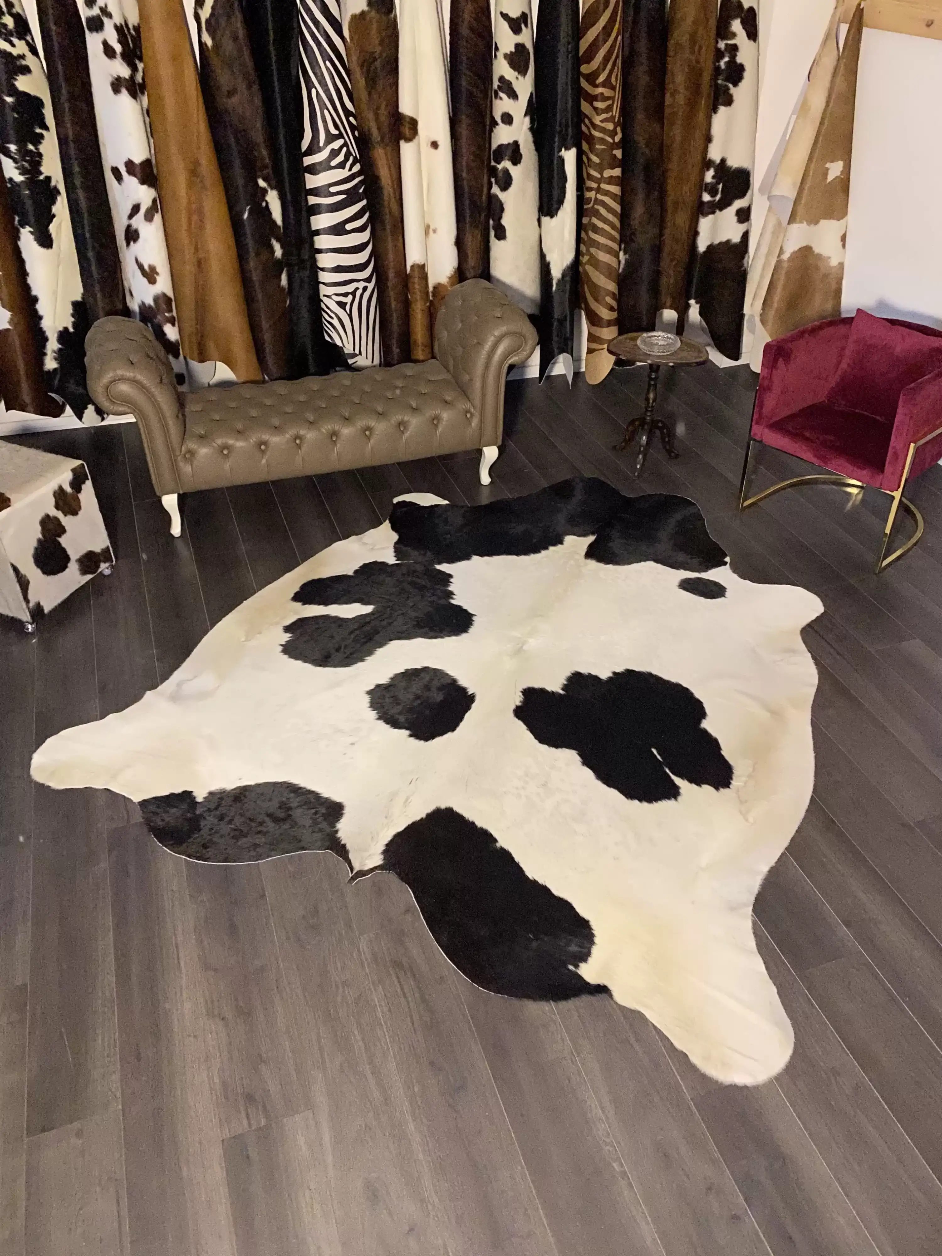 HAKİKİ DERİ DANA POSTU SİYAH - BEYAZ 225 x 255 - 0701000041