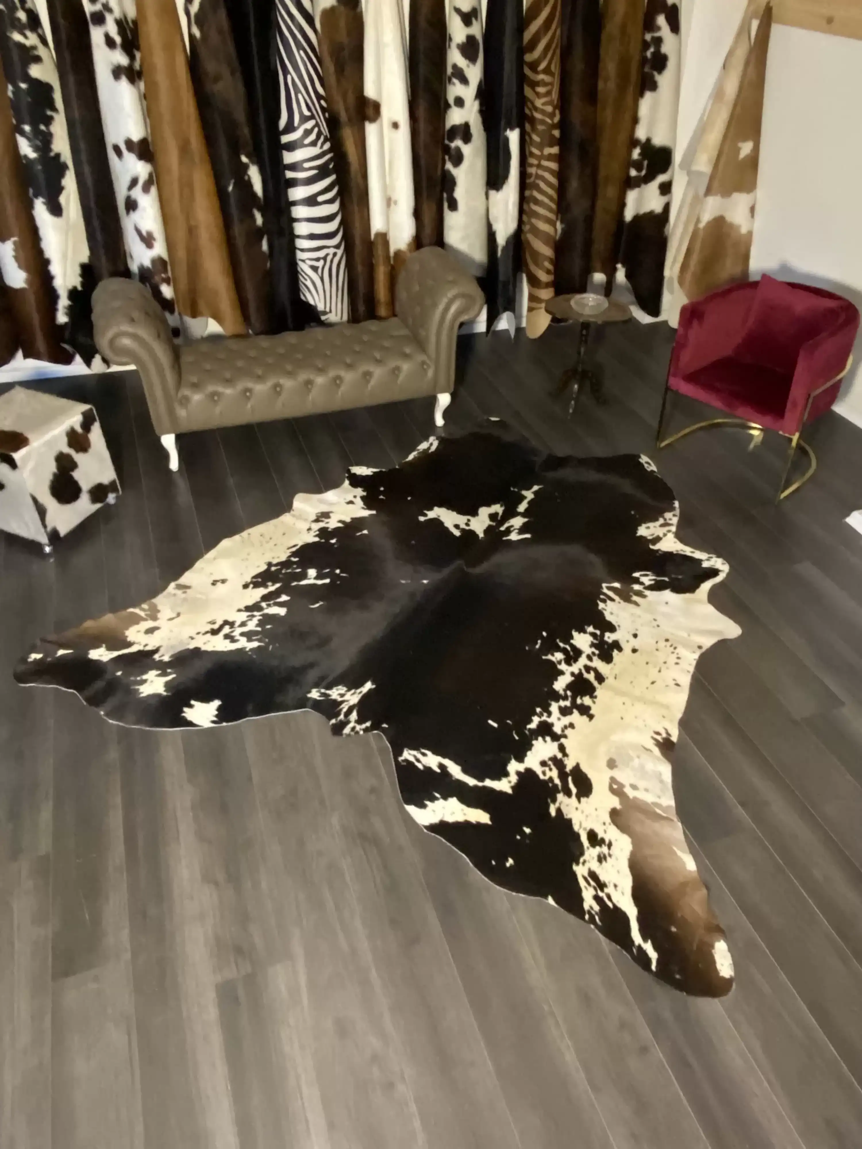 HAKİKİ DERİ DANA POSTU SİYAH - BEYAZ 245 x 255 - 0701000059