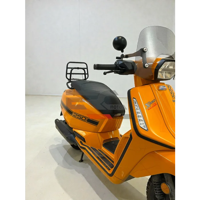 Lambretta X300 X250 X125 Ön Cam - Kısa füme