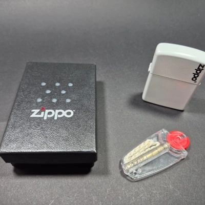 Zippo Çakmak , Hakiki Zippo Çakmak , Taş ve Fitil Hediyeli Orjinal Kutusunda Zippo Çakmak