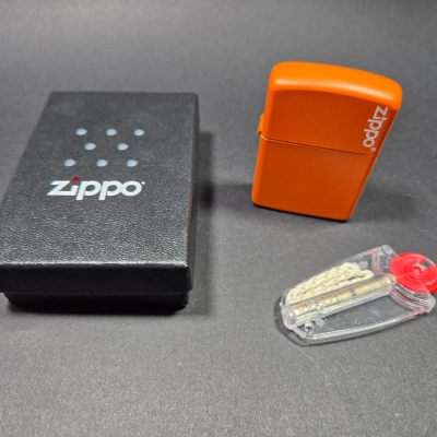 Zippo Çakmak , Hakiki Zippo Çakmak , Taş ve Fitil Hediyeli Orjinal Kutusunda Zippo Çakmak