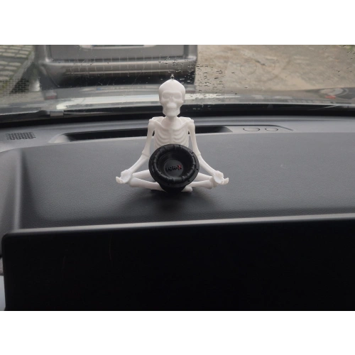 Bass İle Meditasyon Yapan İskelet Araba Süsü - Meditasyon Yapan İskelet Araç Süsü - Subwoofer İle Oturan İskelet Araç Torpido Süsü