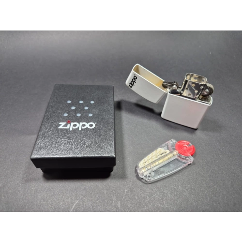 Zippo Çakmak , Hakiki Zippo Çakmak , Taş ve Fitil Hediyeli Orjinal Kutusunda Zippo Çakmak