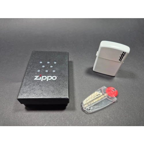 Zippo Çakmak , Hakiki Zippo Çakmak , Taş ve Fitil Hediyeli Orjinal Kutusunda Zippo Çakmak
