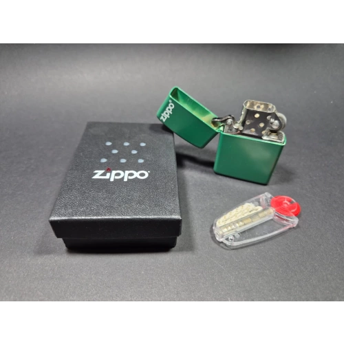 Zippo Çakmak , Hakiki Zippo Çakmak , Taş ve Fitil Hediyeli Orjinal Kutusunda Zippo Çakmak