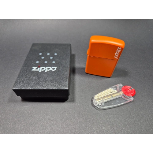 Zippo Çakmak , Hakiki Zippo Çakmak , Taş ve Fitil Hediyeli Orjinal Kutusunda Zippo Çakmak