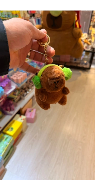 Cappypara kulaklıksı müzik dinliyor yeşil