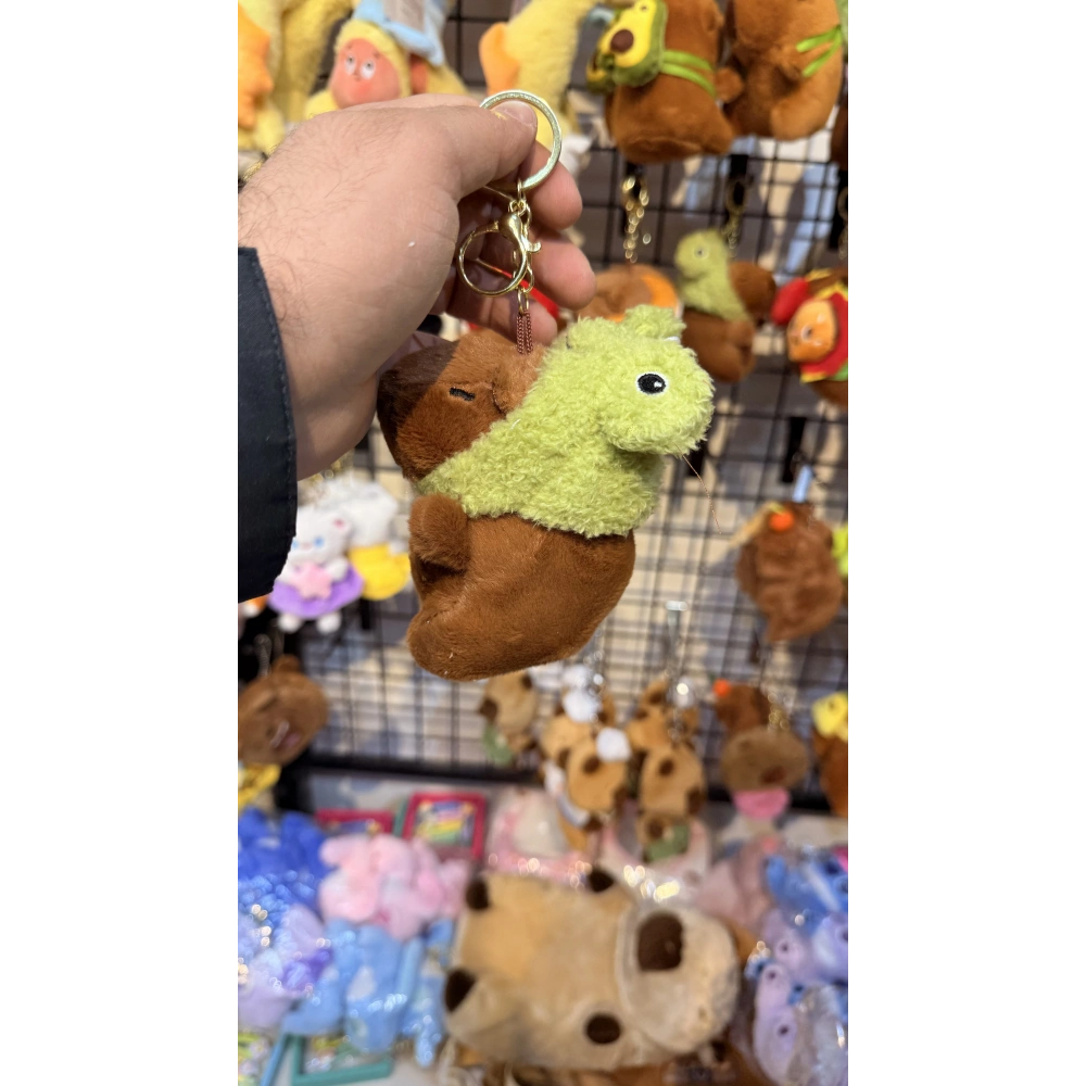 Cappypara şapkası taşıyor